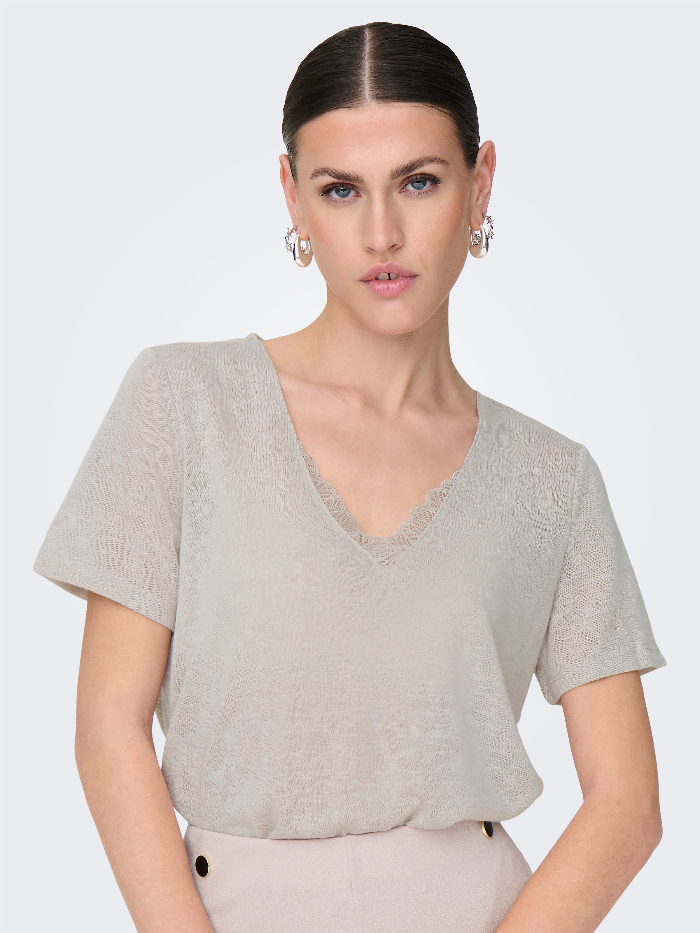 ONLY V-Shirt »ONLZOLA LIFE S/S V-NECK LACE TOP JRS«