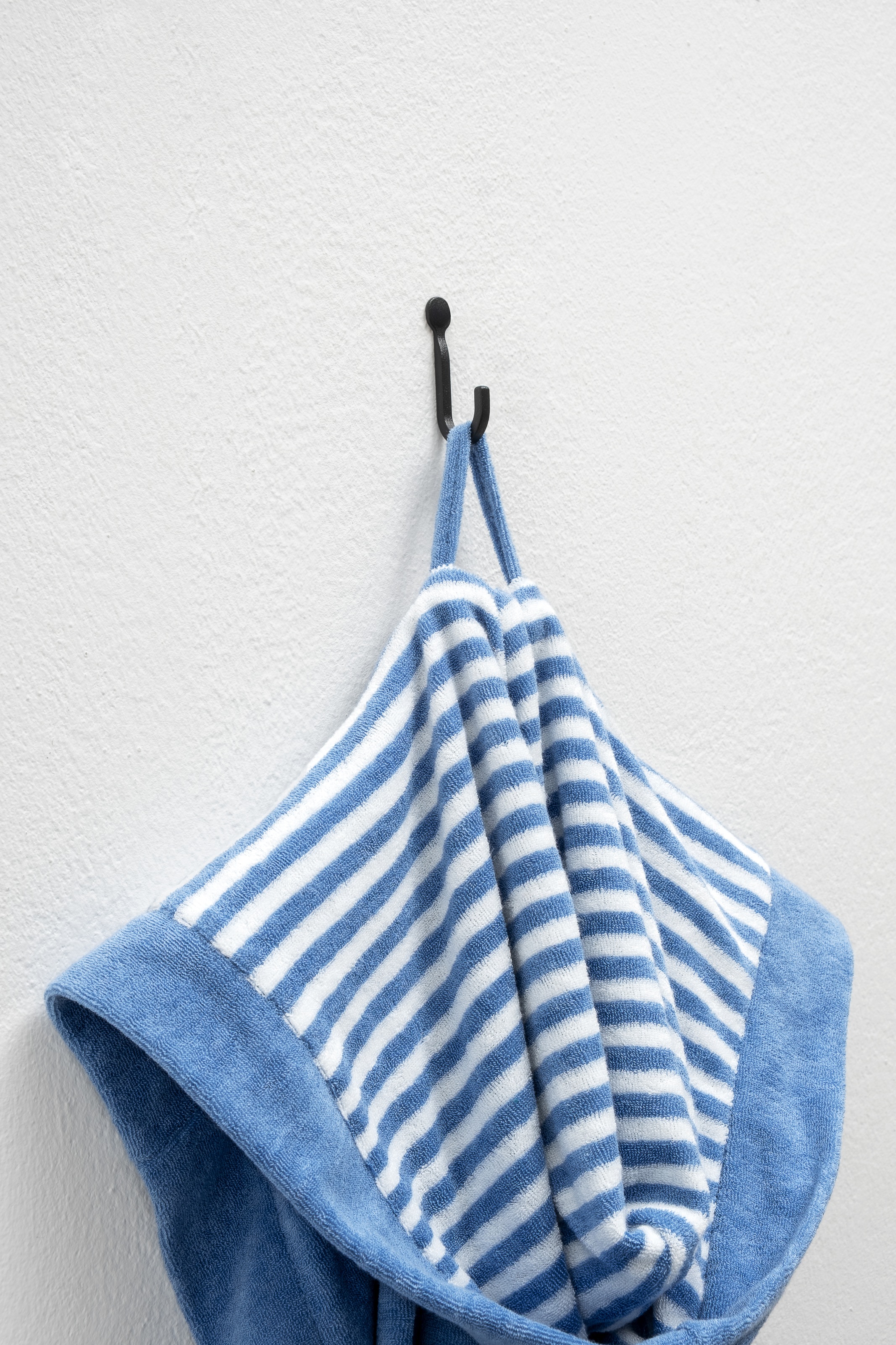 KangaROOS Kinderbademantel »Dalia, Ideal für Zuhause, Schwimmbad oder im Urlaub« 1 Stk. Uni-Farben mit Streifen