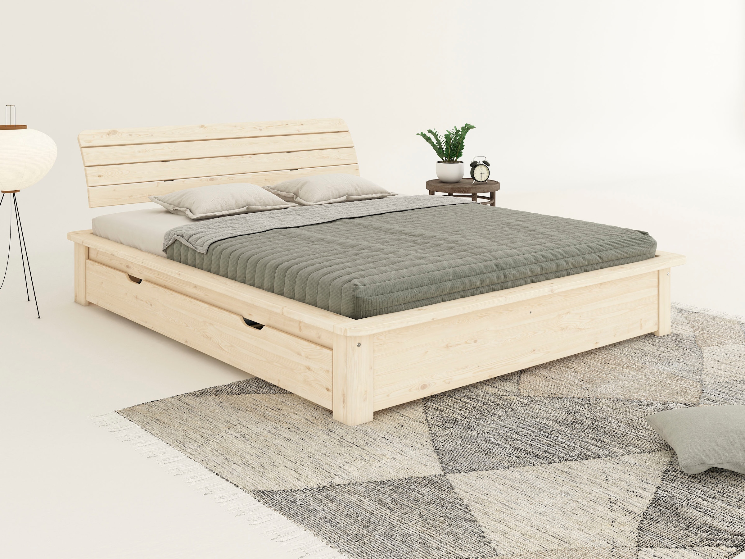 Home affaire Massivholzbett »Antri, Futonbett, ergonomisch geformtes Kopfteil, stilvolles Design« Rahmen zur Ablage von Smartphone, mit Lattenrost, Bettkasten optional