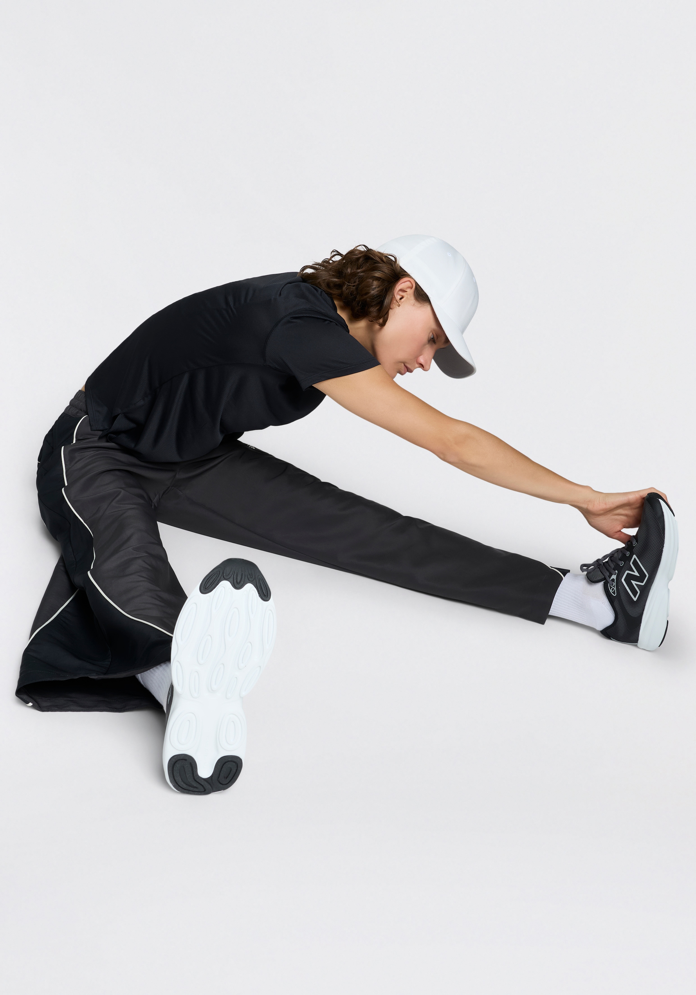 New Balance Trainingshose »TRACKSIDE WOVEN PANT«  bequeme Passform, normal-weite Form, für Erwachsene, sportlich