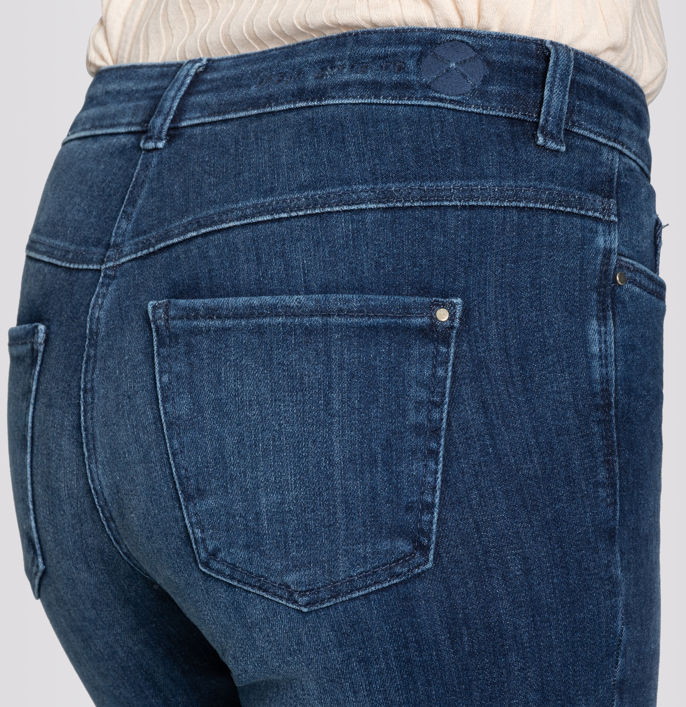 MAC Bootcut-Jeans »Dream-Boot«, Gerade geschnitten mit leicht ausgestelltem Bein