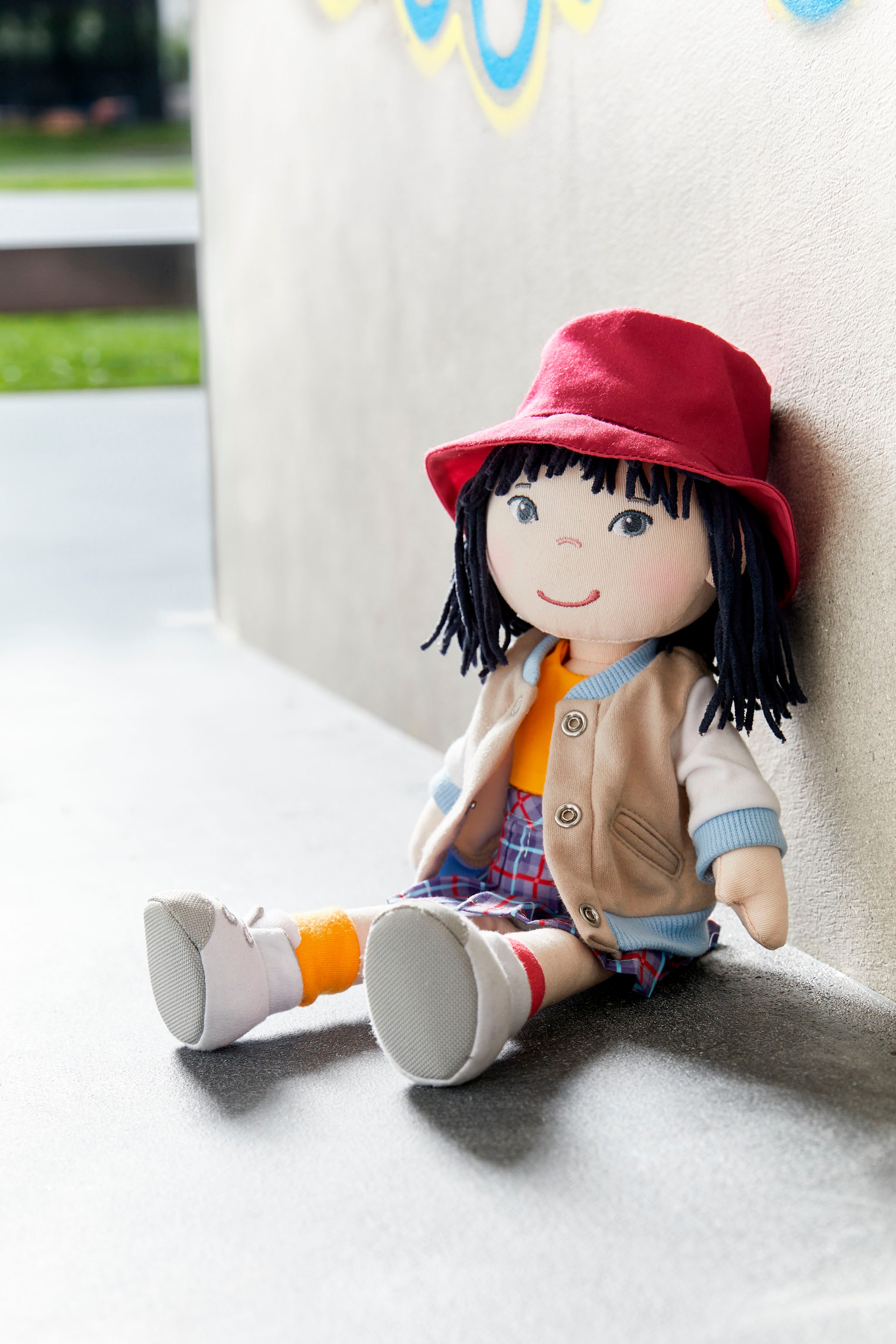 Haba Stoffpuppe »Yuki«, Mit Top, Sweatjacke und Hut