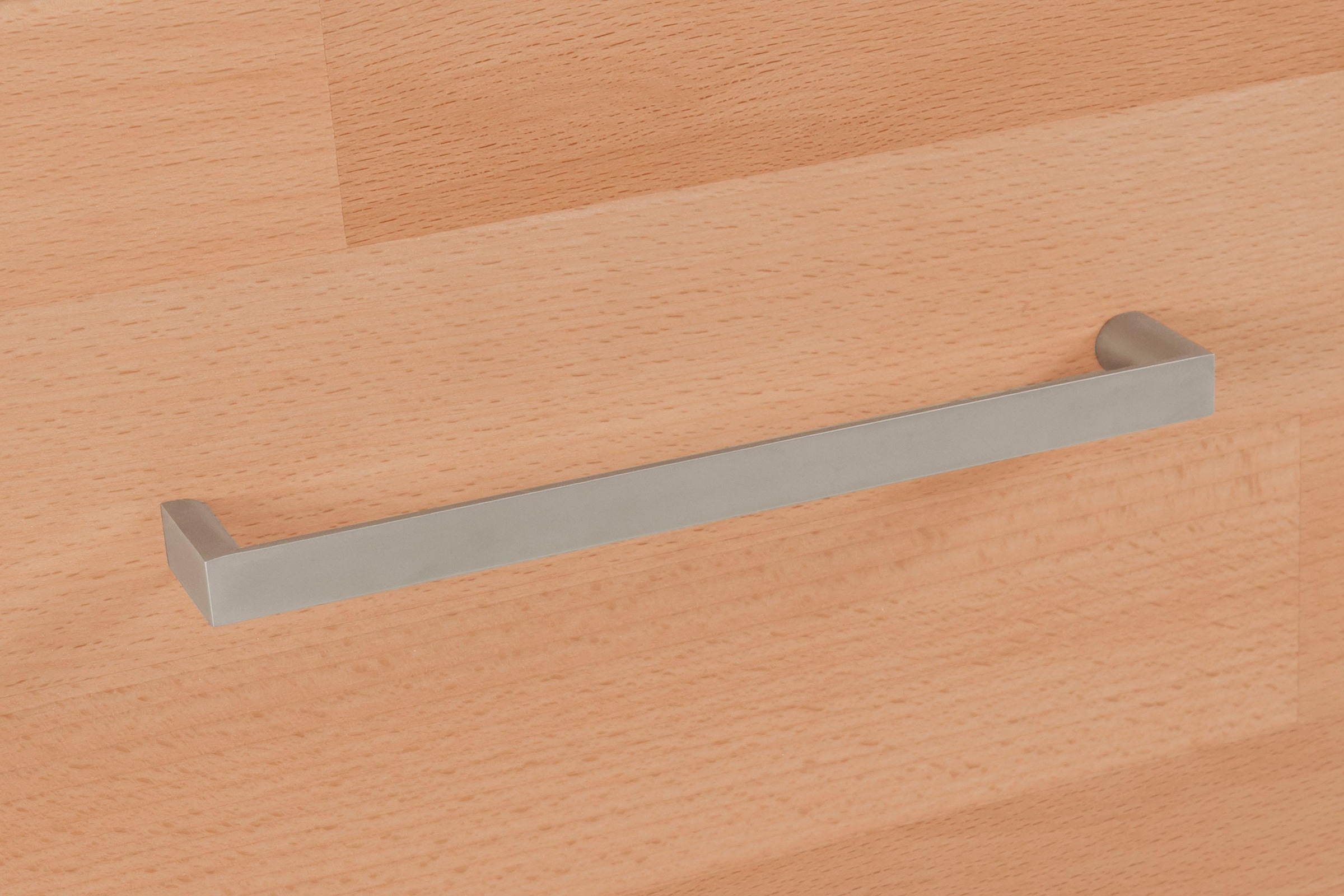 Home affaire Lowboard »Ribe,160cm breit,55cm hoch,Oberplatte massiv«, Korpus Holzwerkstoff,Glaseinsatz aus gehärtetem Glas,Böden versetzbar