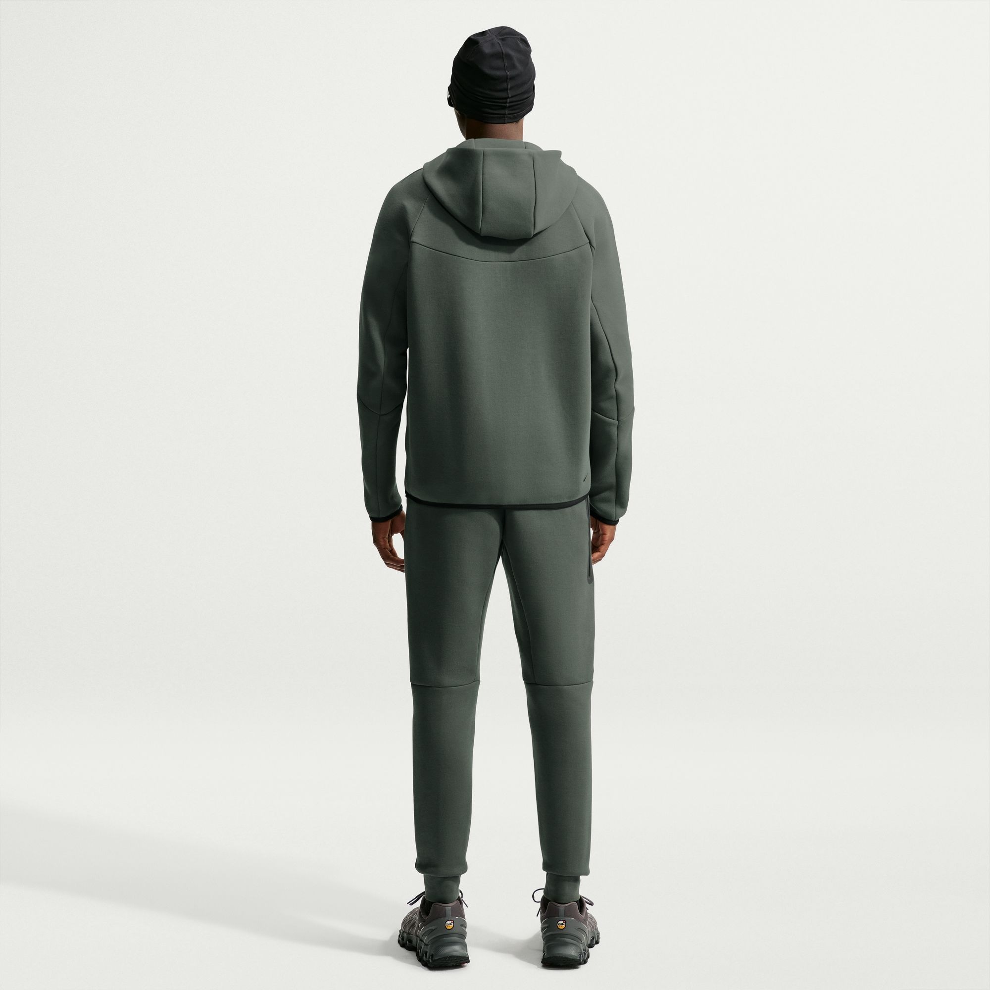 Nike Sportswear Sporthose »M NK TCH FLC JGGR«  mit schmalem Schnitt, aus Baumwollmischung