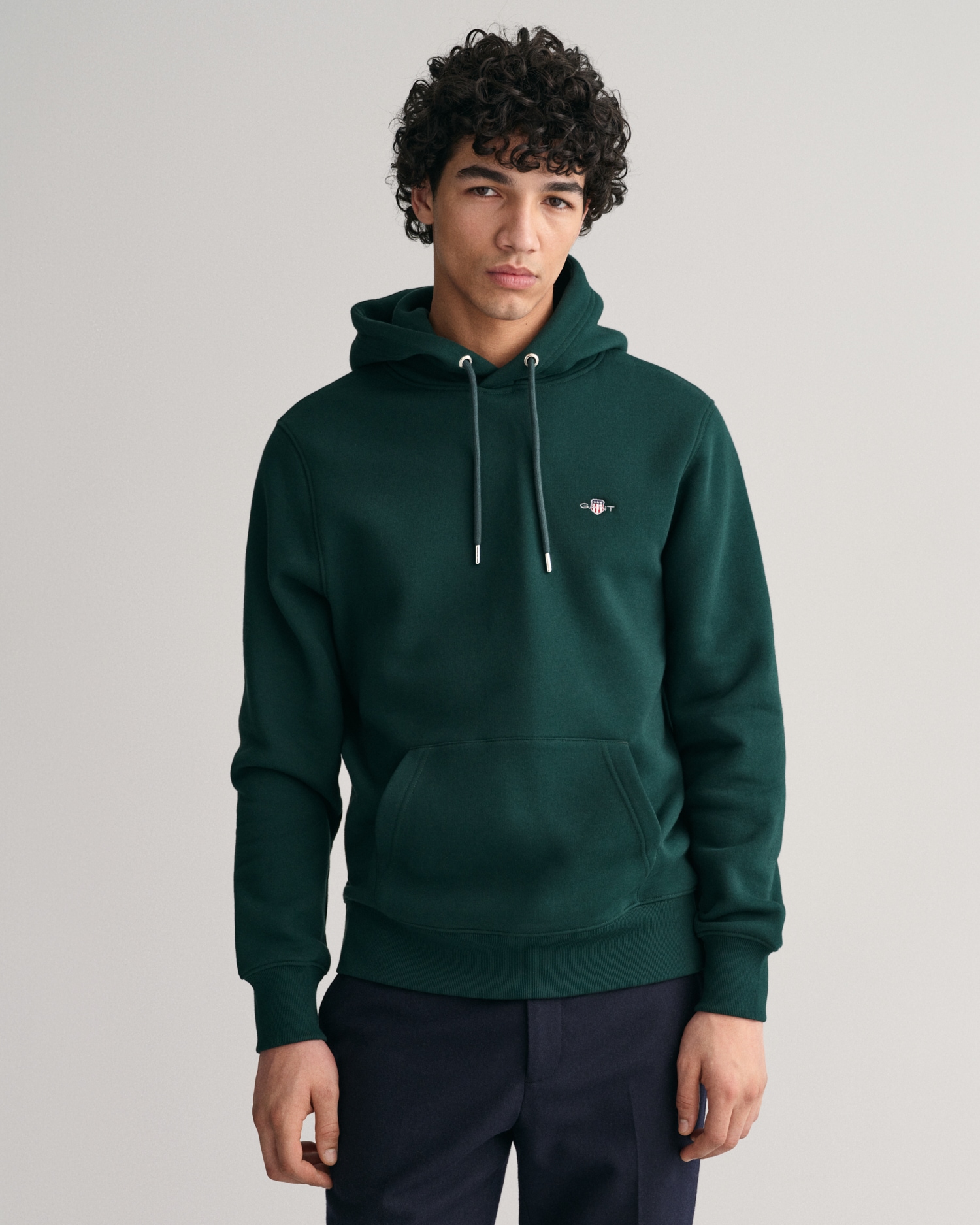 Gant Hoodie »REG SHIELD HOODIE«, mit Logostickerei auf der Brust