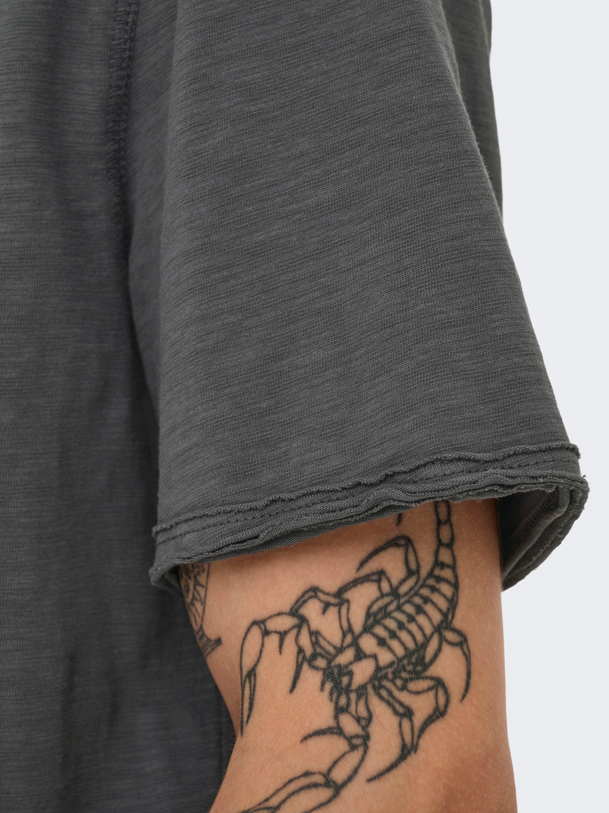 ONLY & SONS Rundhalsshirt »ONSBENNE LONGY SS TEE NF 7822 NOOS« Baumwolle, lang geschnitten