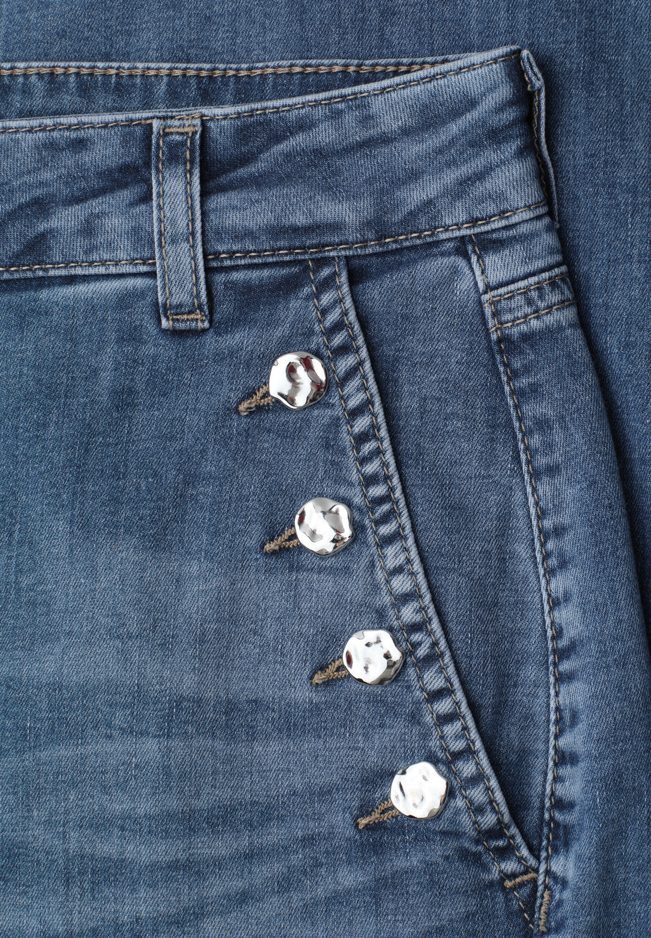 STREET ONE Weite Jeans »Style Emee« weites Bein, mit Knopfdetails