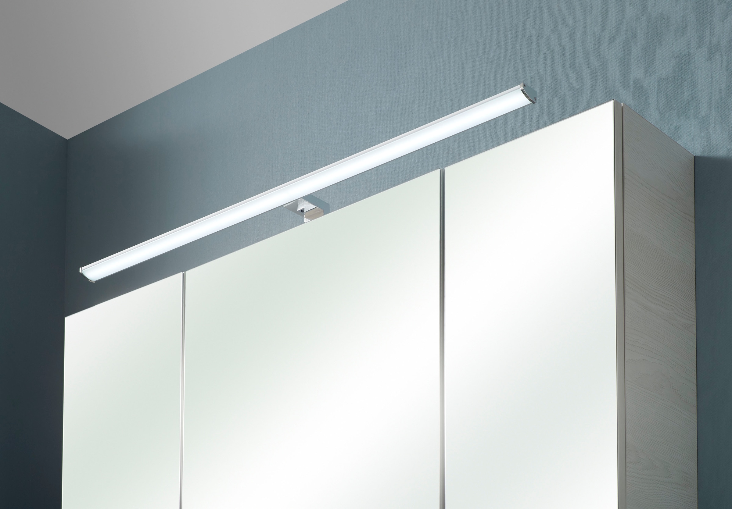 Saphir Badmöbel-Set »Quickset 936 4-teilig, Glaswaschtisch und LED-Spiegelschrank«, (Set, 4 St.), 2 Hochschränke, Eiche Weiß quer Nachbildung, inkl. Türdämpfer, 9 Türen
