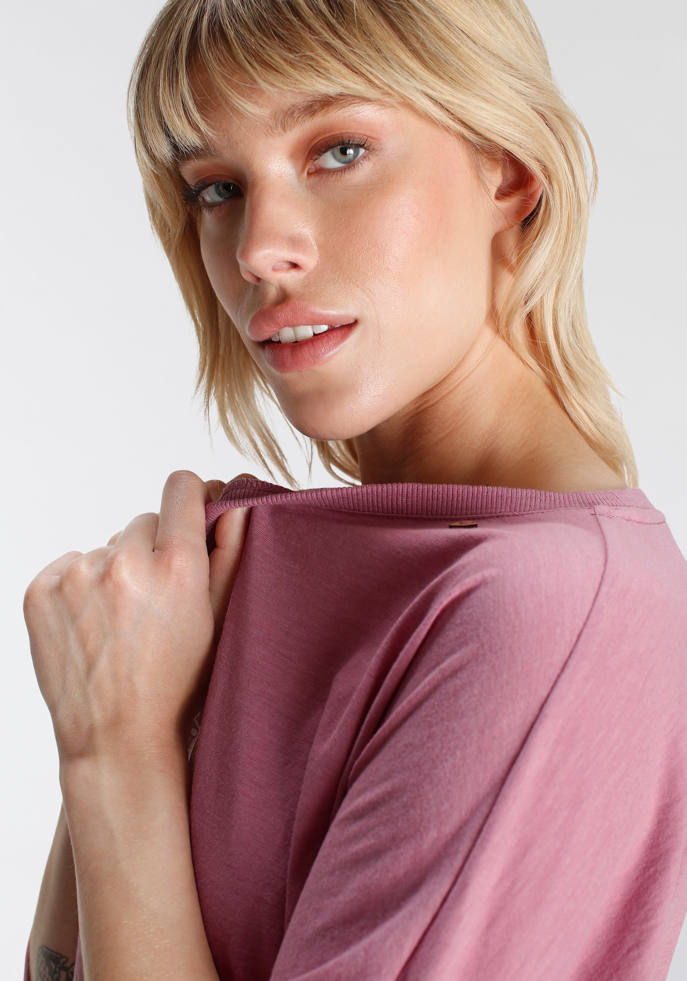 Ragwear Langarmshirt »RAG Longsleeve SHIMONA O PRINTED«, mit Frontdruck und Zierknopf, hinten länger geschnitten