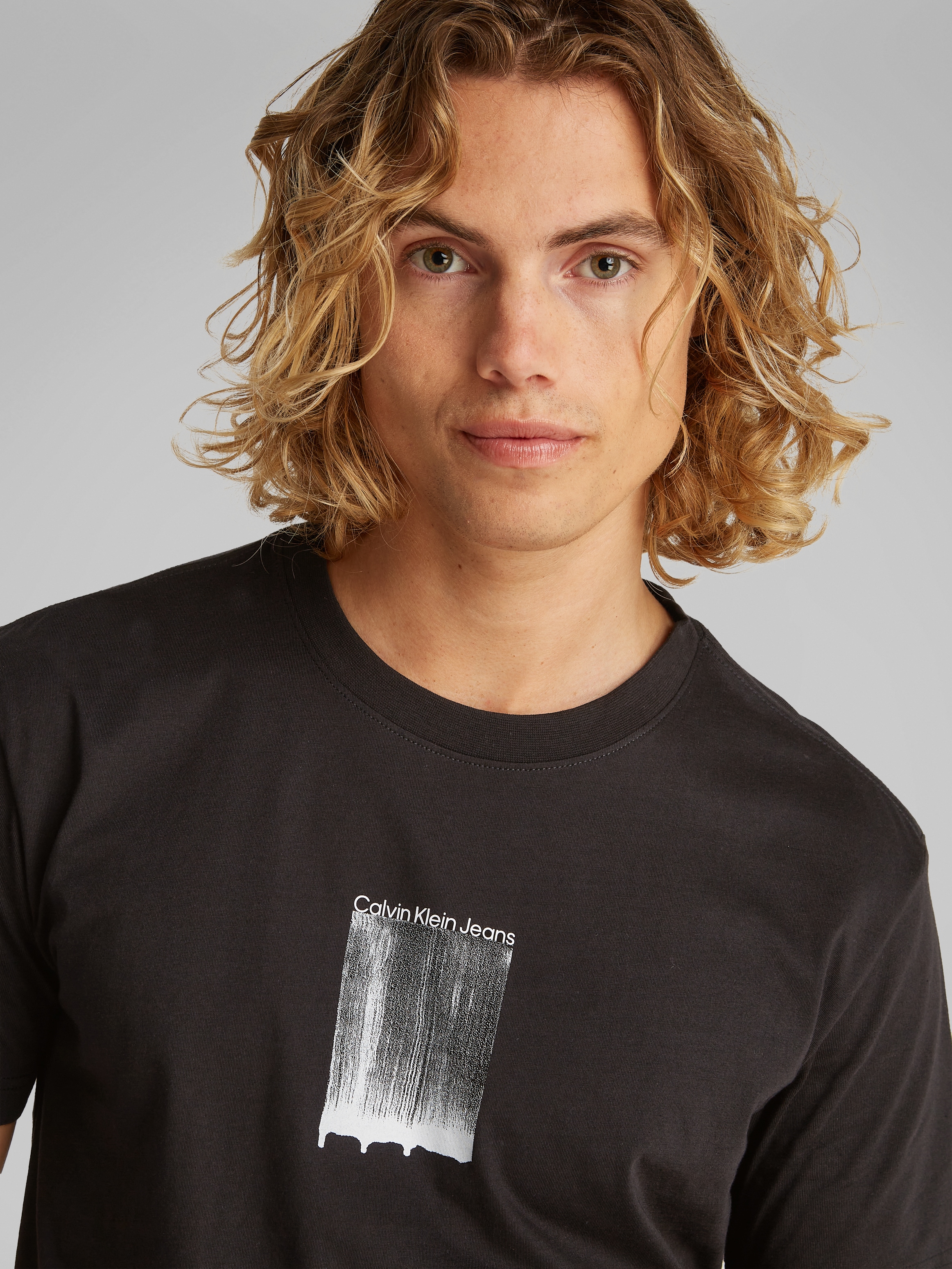 Calvin Klein Jeans T-Shirt »BRUSH STROKE GRAPHIC TEE«, mit Logodruck