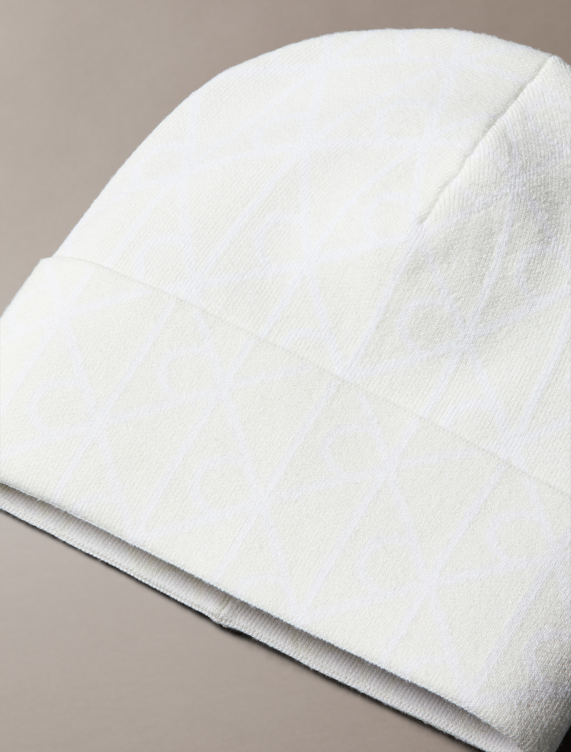 Calvin Klein Strickmütze »AOP JCQ FINE RIB BEANIE« Perfekt für den Alltag