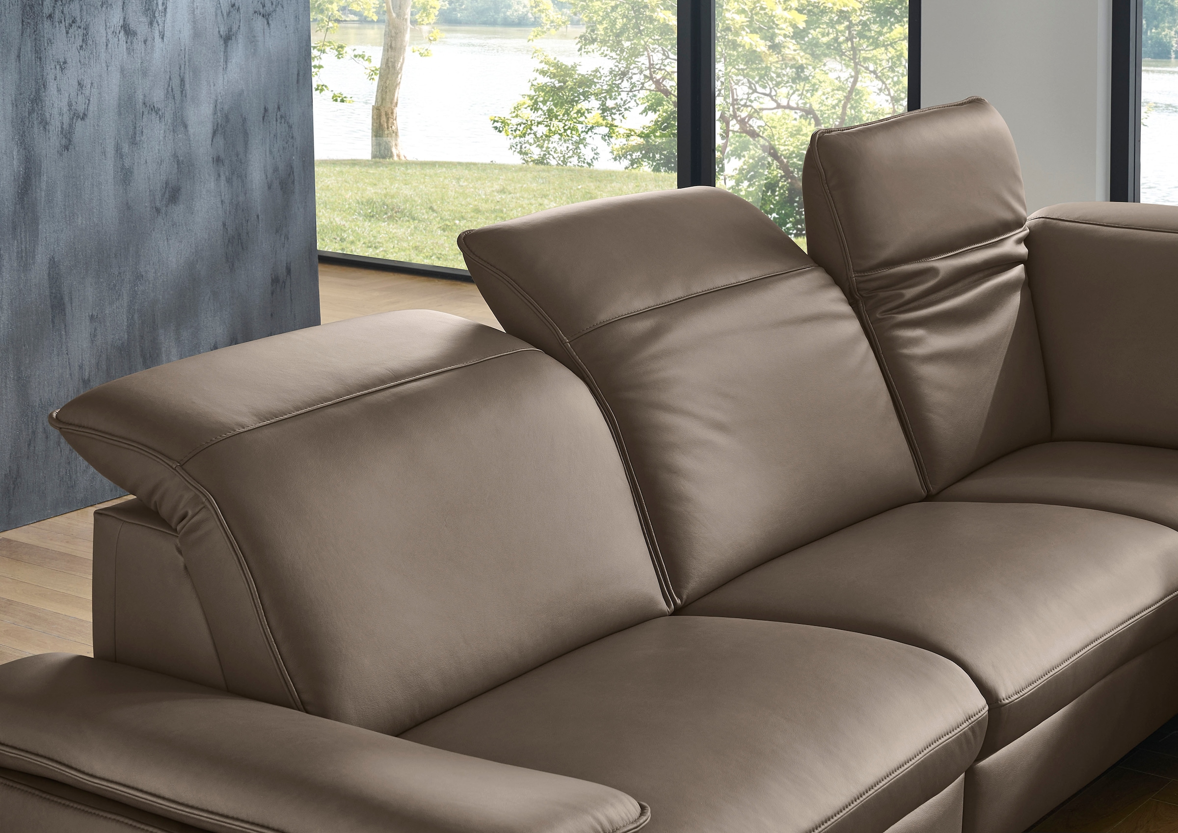 Die PlanBar Ecksofa »PN-EM20091, L-Form, Breite 297 cm« inkl. Kopfteilverstellung, optional elektr. Relaxfunktion u. Stauraum