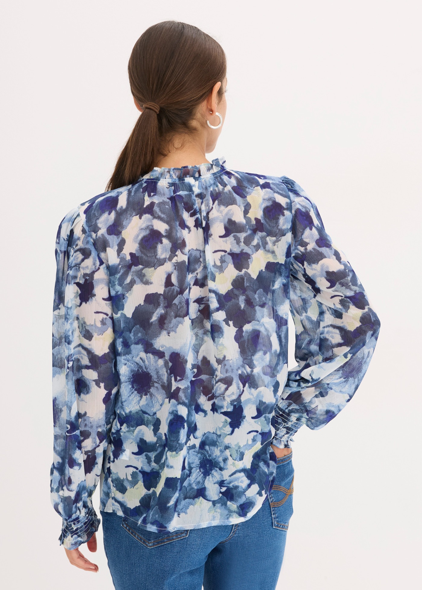 bonprix Chiffonbluse mit floralem Print, figurumspielende Passform, ohne Kragen