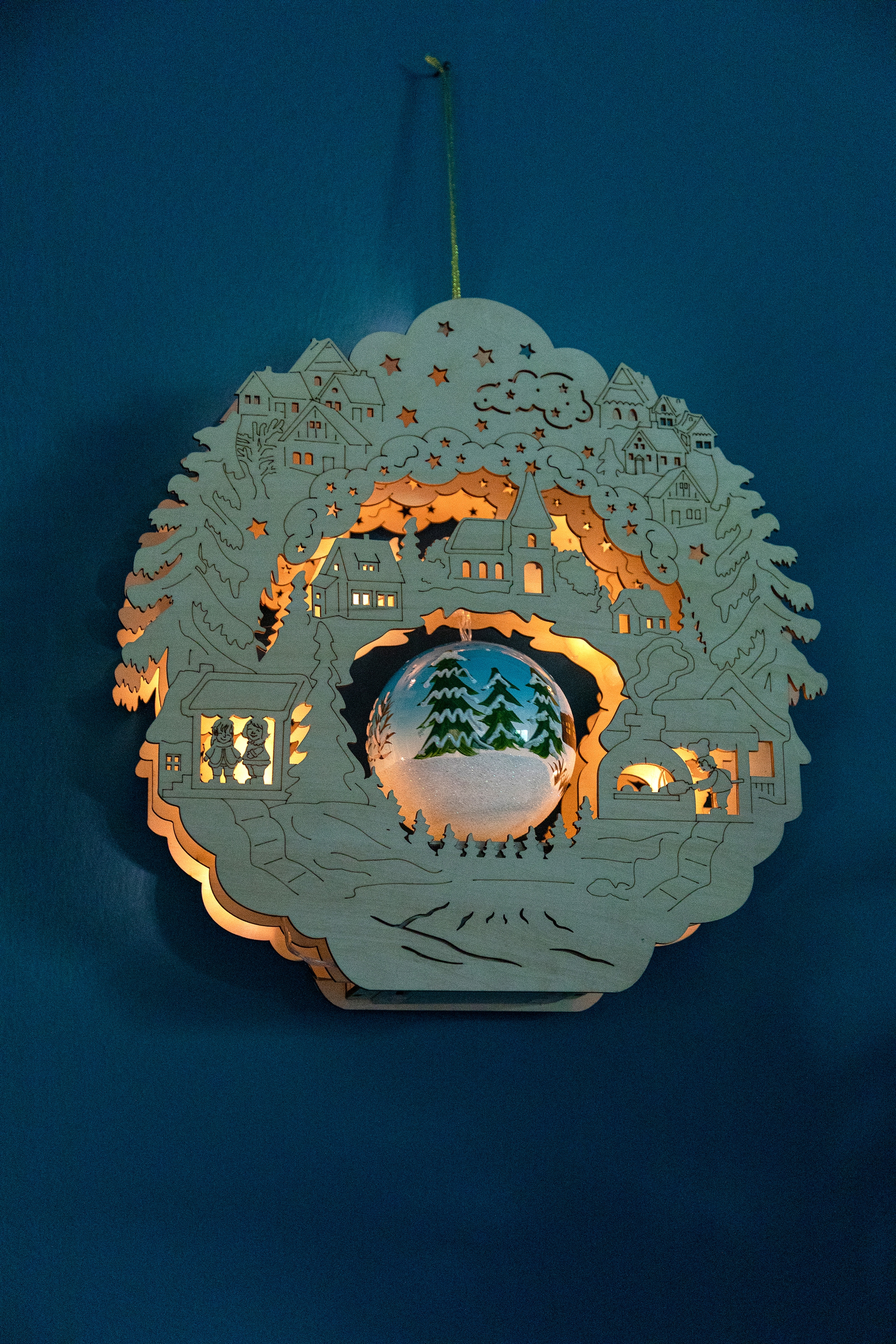 Myflair Möbel & Accessoires Dekoobjekt »Weihnachtsdeko mit LED Beleuchtung«, mit drehbarer Weihnachtskugel, aus Holz, Höhe ca. 32 cm