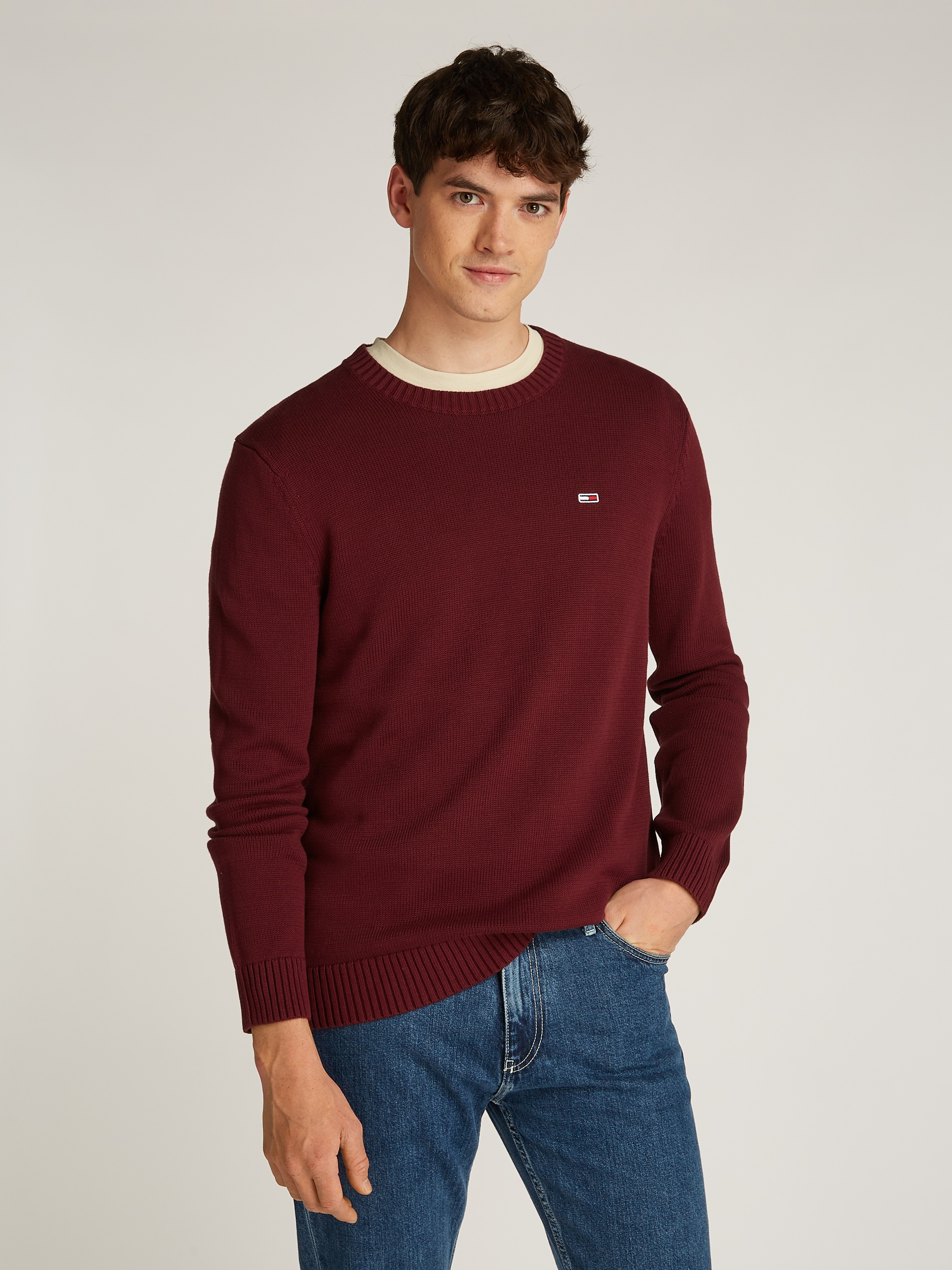 Tommy Jeans Herren Strickpullover »TJM SLIM ESSNTLS C-NECK SWEATER« mit Markenlogo auf der Brust in rot, Größe M