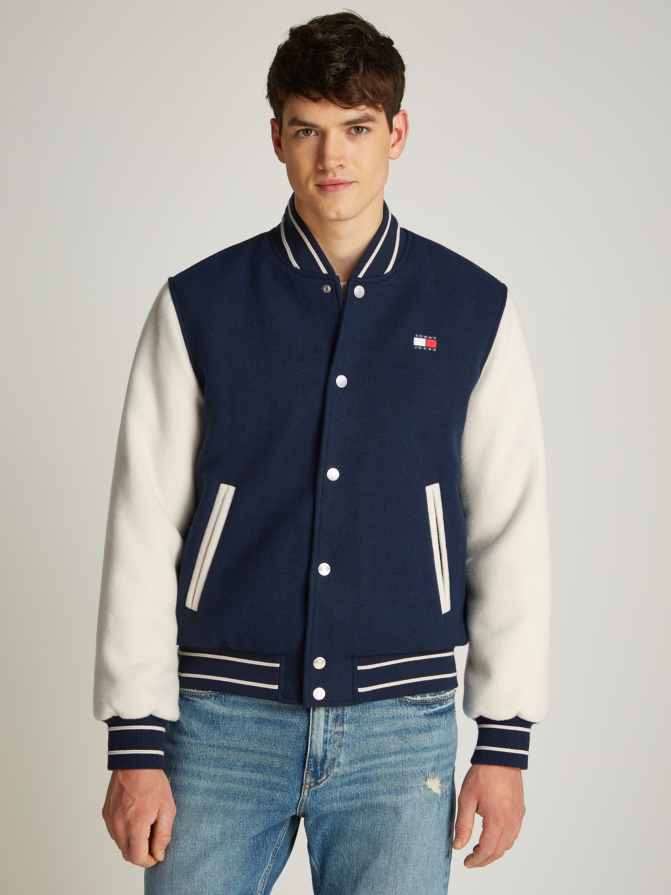 TOMMY JEANS Bomberjacke »TJM WOOL BLEND VARSITY JKT EXT«, mit Colorblock-Design, Logostickerei