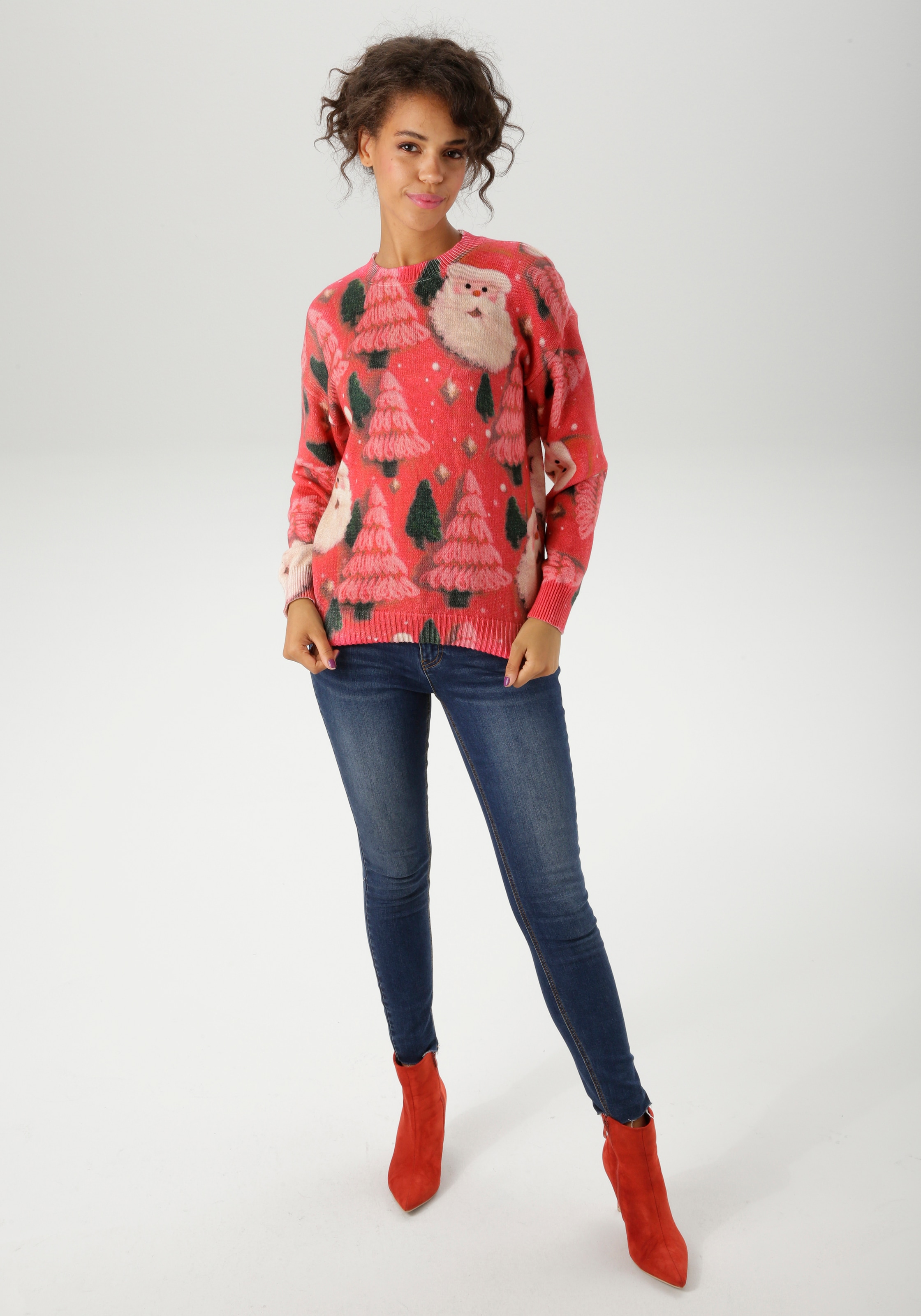 Aniston CASUAL Weihnachtspullover kunstvoll mit Tannen und Nikolaus-Köpfen bedruckt