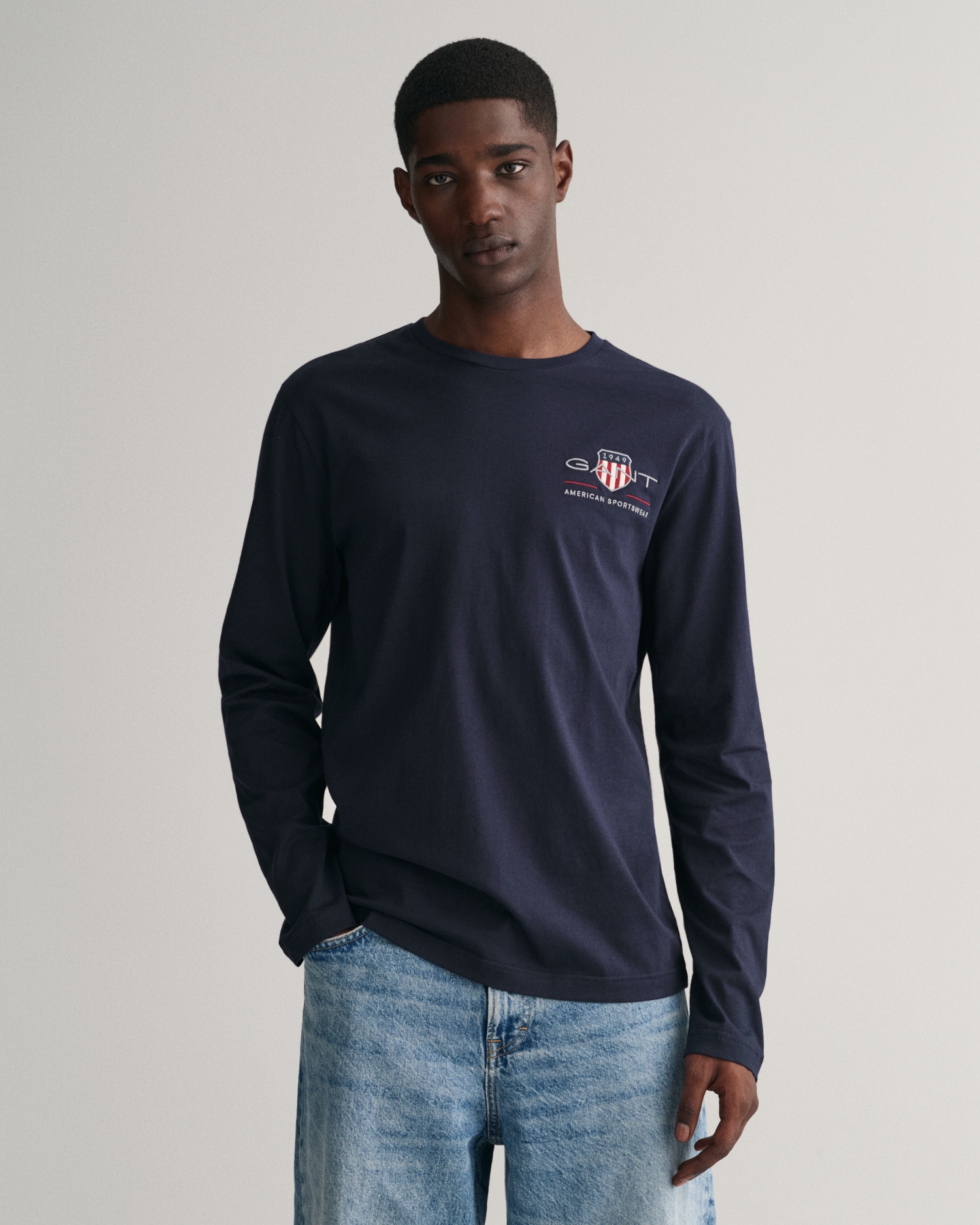 Langarmshirt »REG MEDIUM ARCHIVE SHIELD LS T«, mit Print auf der Brust