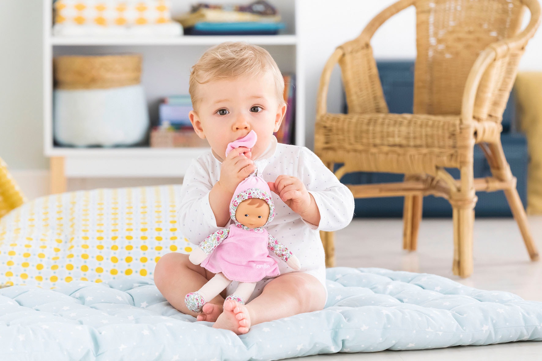 Corolle® Babypuppe »Mon Doudou Corolle Miss Pink Blumengarten«, mit Vanilleduft