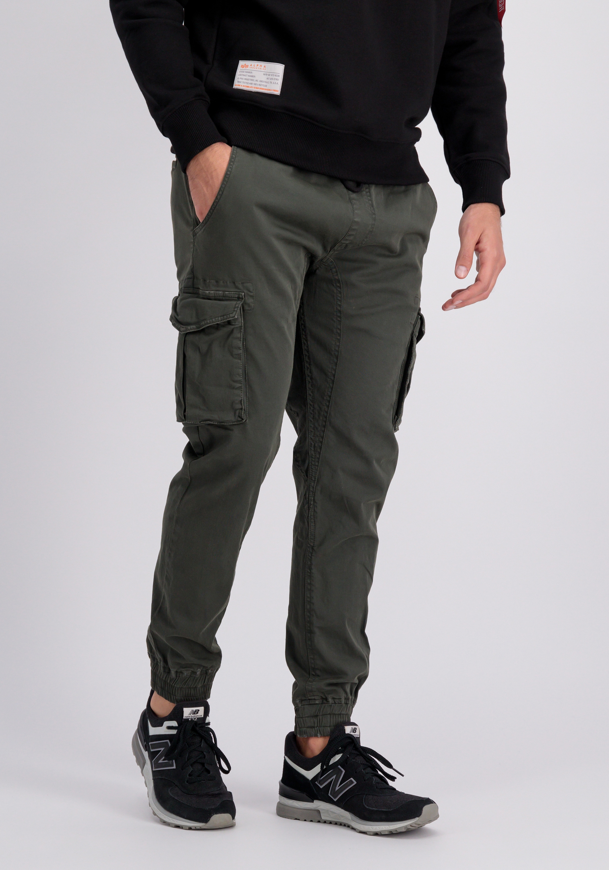 Alpha Industries TWILL JOGGER - Cargo trousers - black 