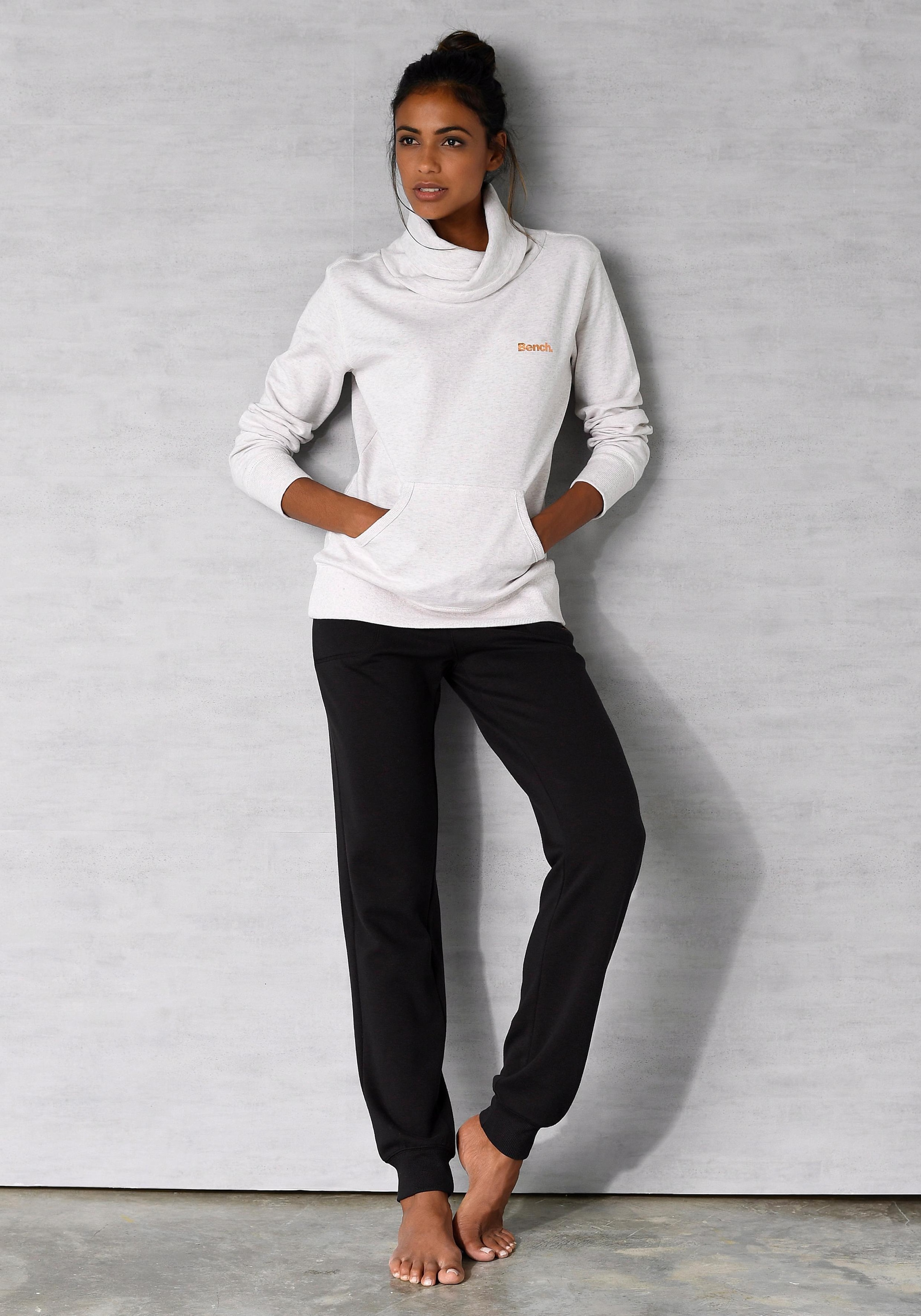 Bench. Loungewear Longsweatshirt im OTTO Kängurutasche, Online Stehkragen und kaufen Layeroptik«, Shop Loungeanzug Loungewear, in »mit