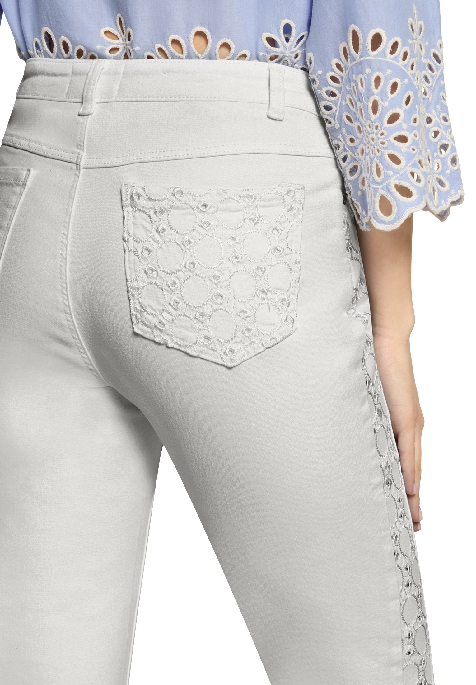 Cartoon Webhose »Regular Fit-Jeans mit Lochmuster«