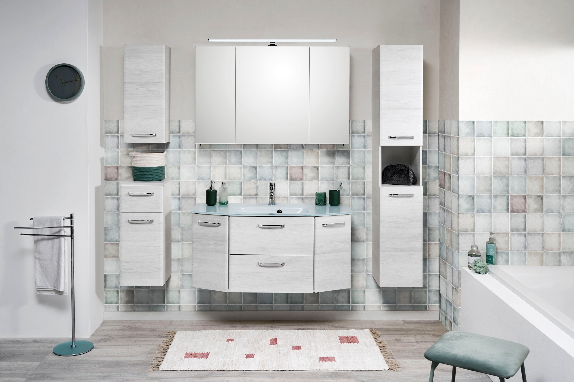 Saphir Hängeschrank »Quickset Wand-Badschrank 30 cm breit mit 1 Tür und 2 Glas-Einlegeböden«, Badezimmer-Hängeschrank inkl. Türdämpfer, Griffe in Chrom Glanz
