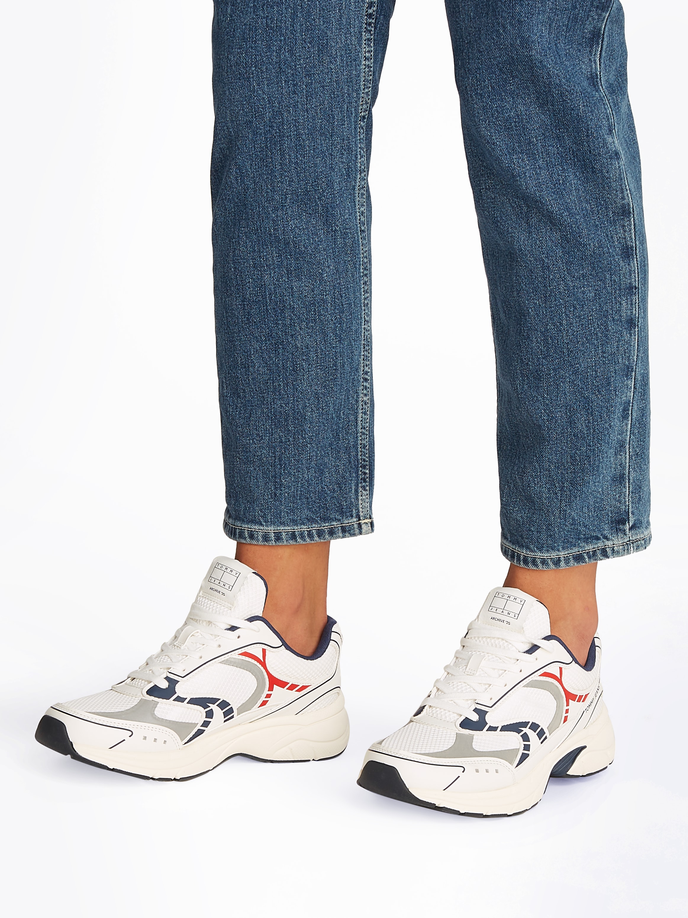 Tommy Jeans Sneaker »ARCHIVE'25«, Freizeitschuh, Halbschuh, Schnürschuh mit Kontrastbesätzen