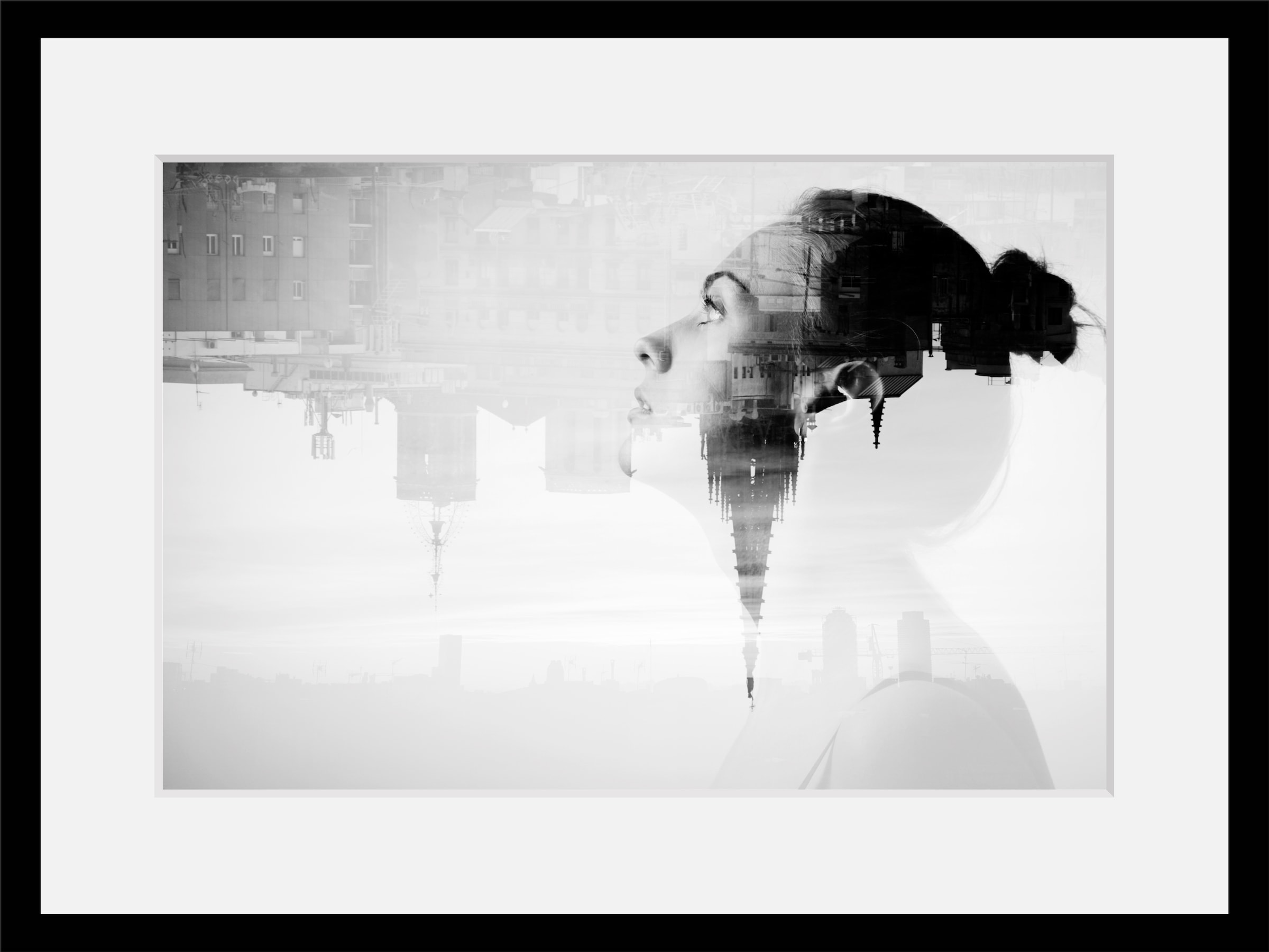queence Bild »OVERTHINKING«, Frau-Stadt-Städte-Foto-Schwarz-Weiß-Kunst, HD Premium Poster-Druck inkl. Holzrahmen