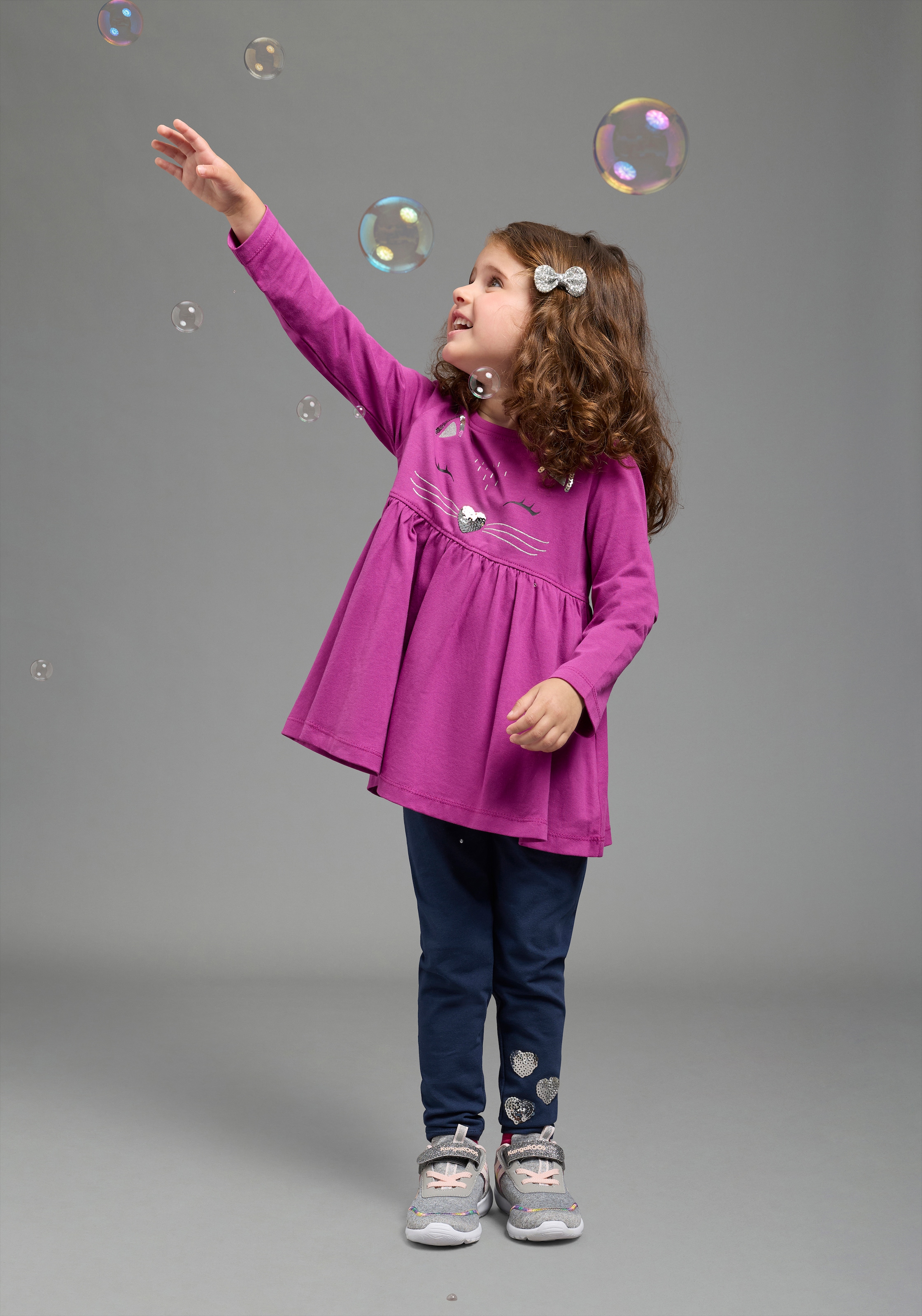 KIDSWORLD Langarmshirt & Leggings »2tlg. Set Shirt + Leggings mit schöner Paillettenapplikation« Set, 2, 2 Süßes Outfit für kleine Mädchen