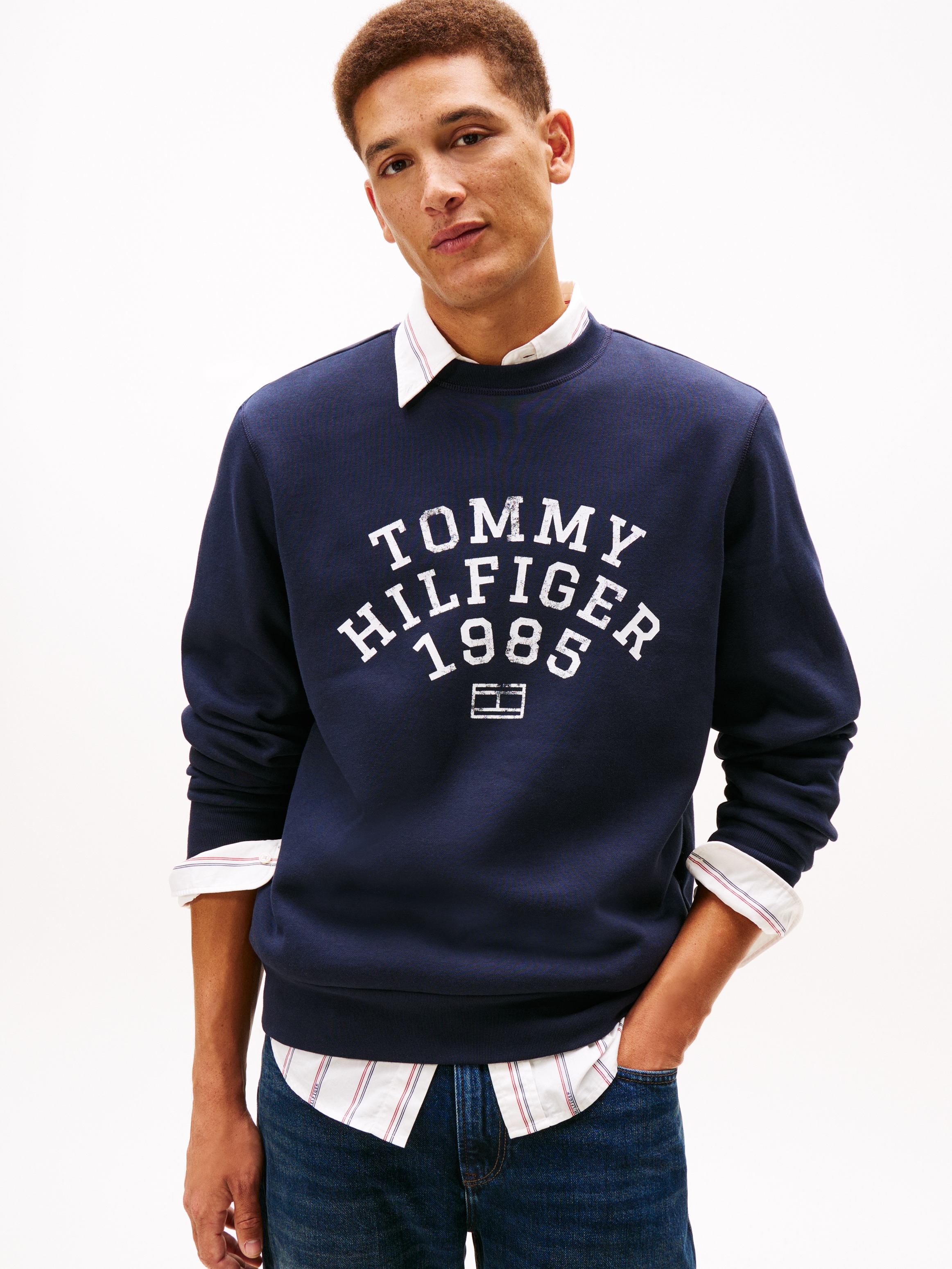 Tommy Hilfiger Sweatshirt »HILFIGER ARCH«, normale Passform, kontrastfarbener Print, Rundhals
