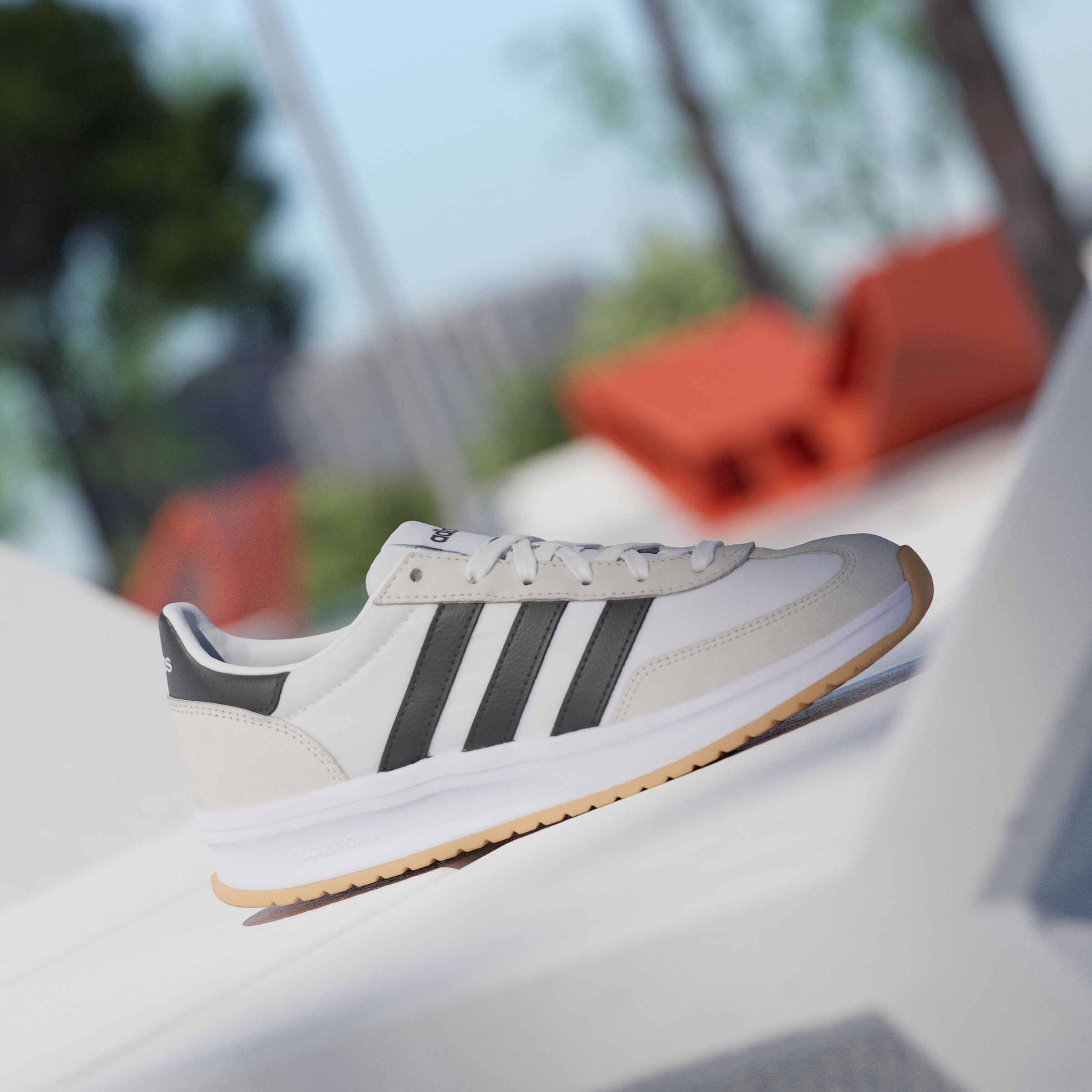 adidas Sportswear Sneaker »RUN 70S 2.0«, inspiriert vom Design des SL72