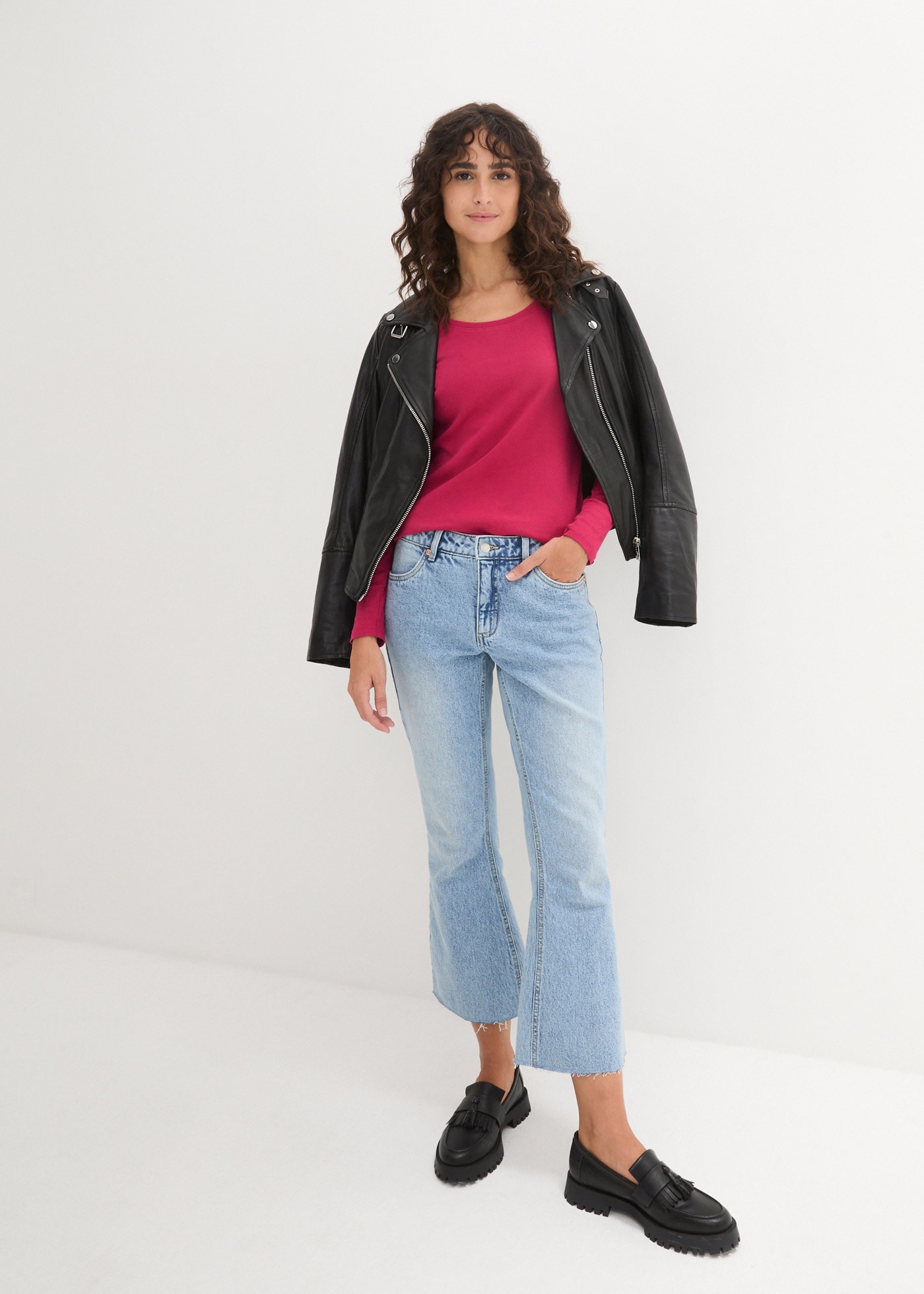 bonprix Langarmshirt leicht taillierte Passform, Rundhalsausschnitt, aus reiner Baumwolle