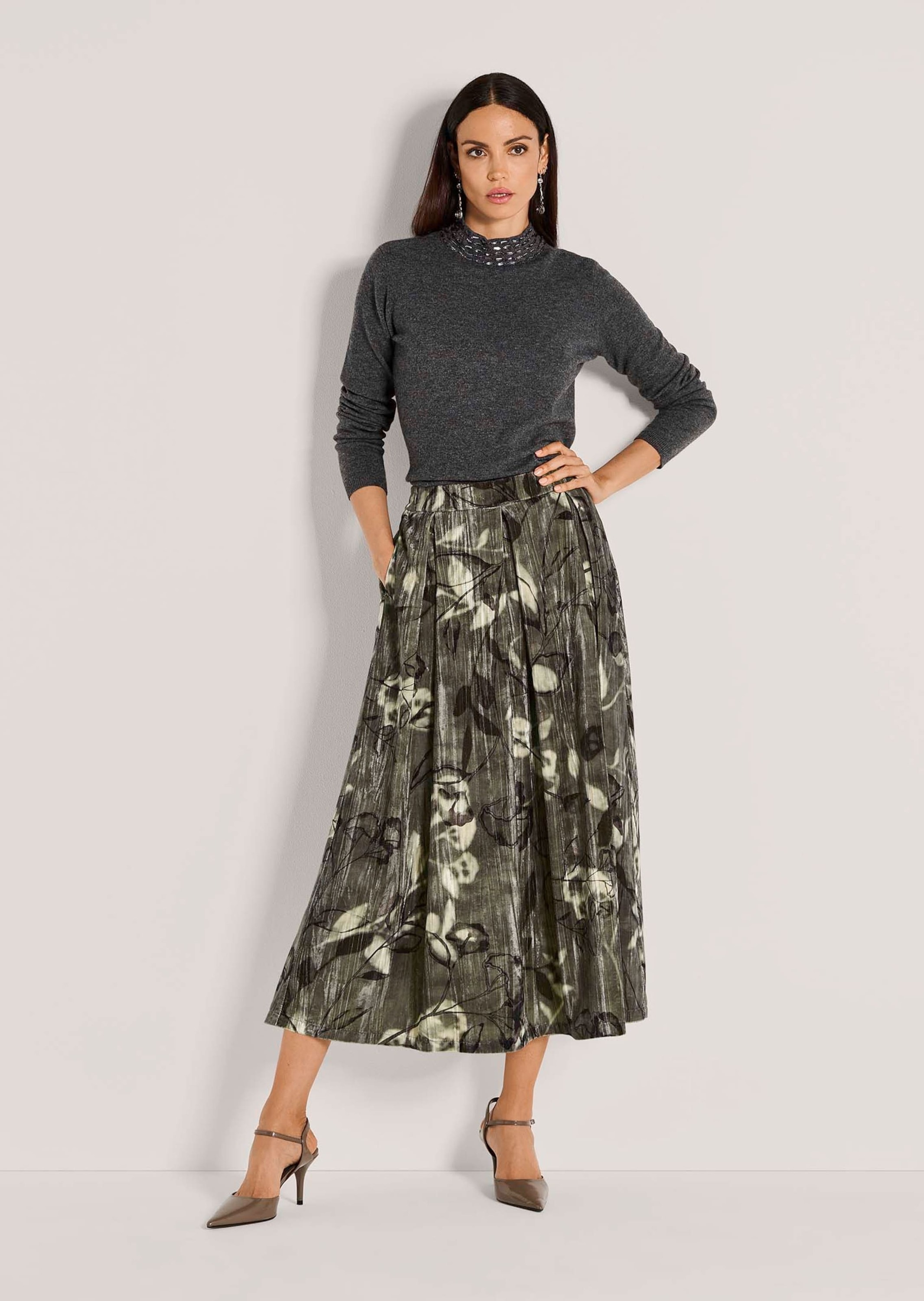 MADELEINE Midirock »Samtrock Eleganter Midirock mit floralem Design« Samtrock in Midilänge mit floralem Print