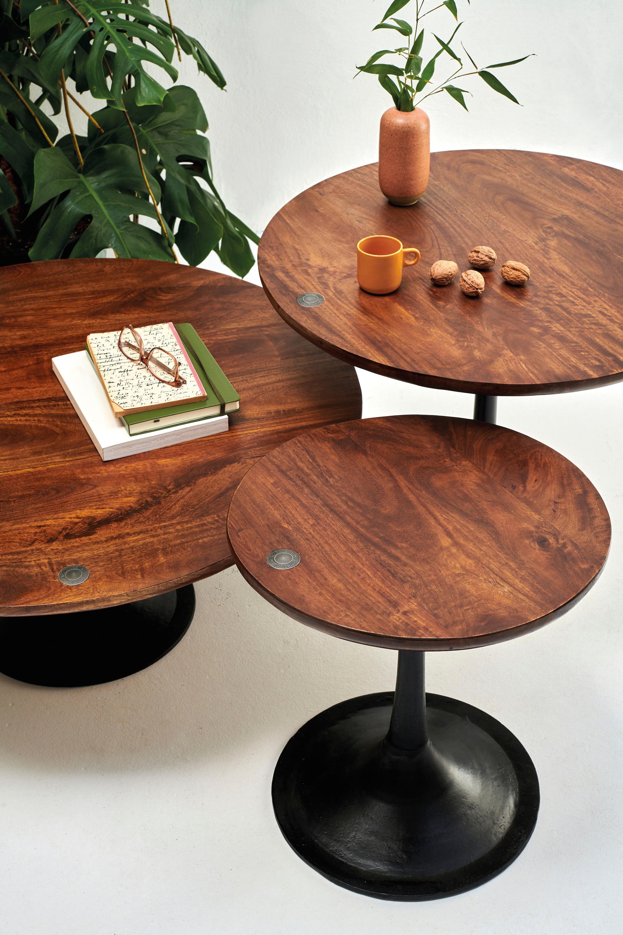 TOM TAILOR HOME Beistelltisch »T-MODERN COUCH TABLE MEDIUM«, mit eingelassenem TOM TAILOR Button