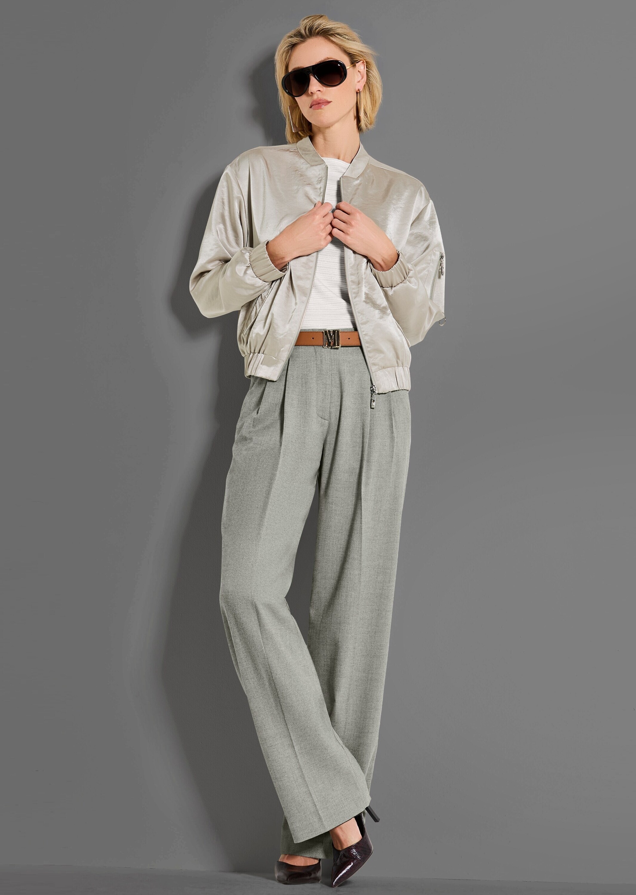 MADELEINE Kurzjacke »Blouson Elegante Glanzjacke mit Stehbund« leicht schimmernde Ware