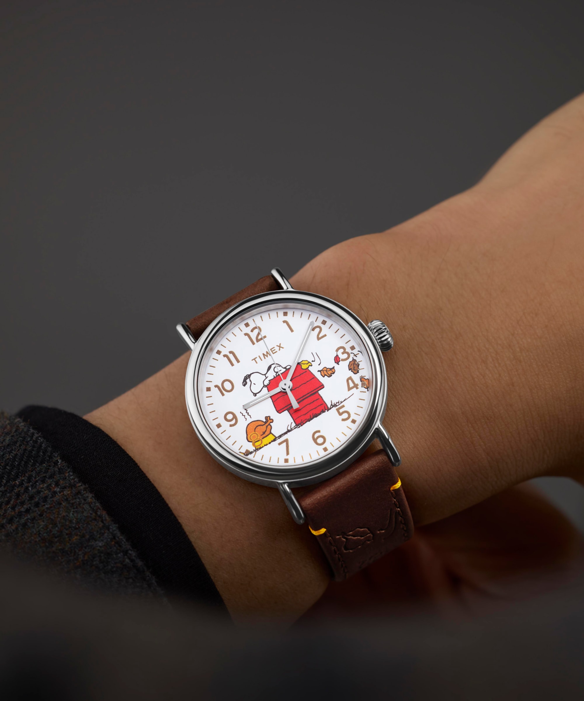 Timex Quarzuhr »TIMEX x PEANUTS TIMEX WATERBURY« Armbanduhr, Herrenuhr, Damenuhr, Lederarmband, Leuchtzeiger