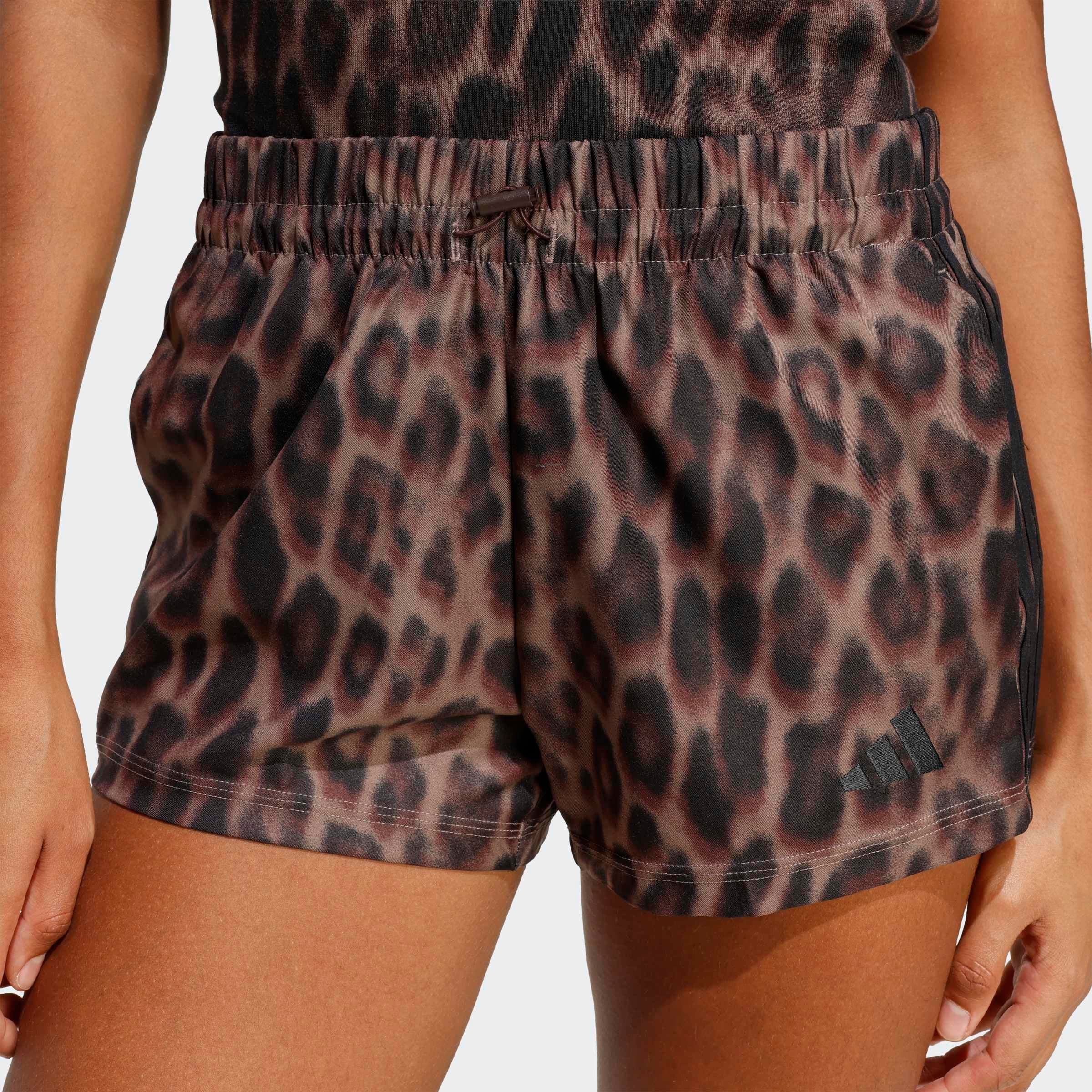 adidas Sportswear Shorts »SEASONAL ESSENTIALS LEOPARD PRINT WOVEN MIT 3-STREIFEN«