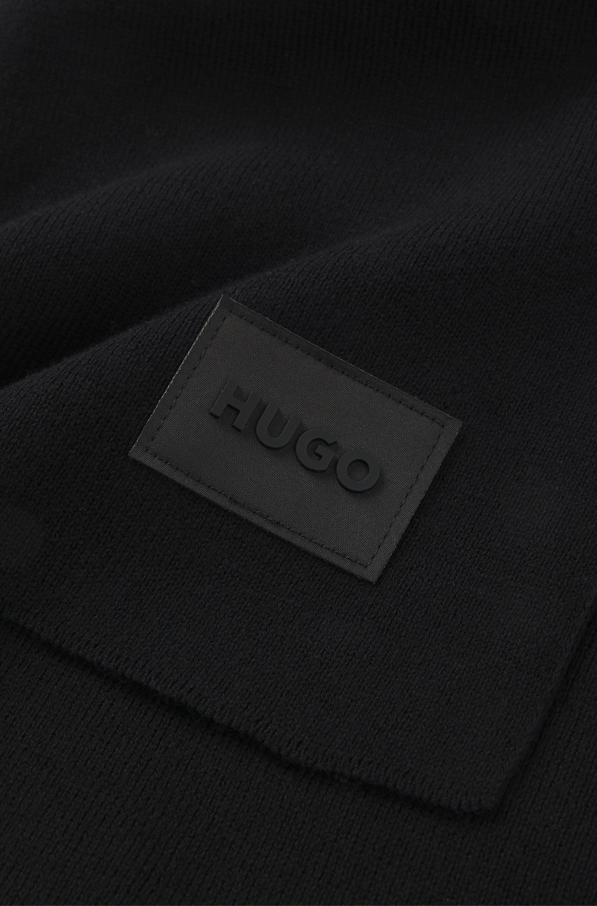 HUGO Schal »Zevon«, mit Logo-Aufnäher, unifarben