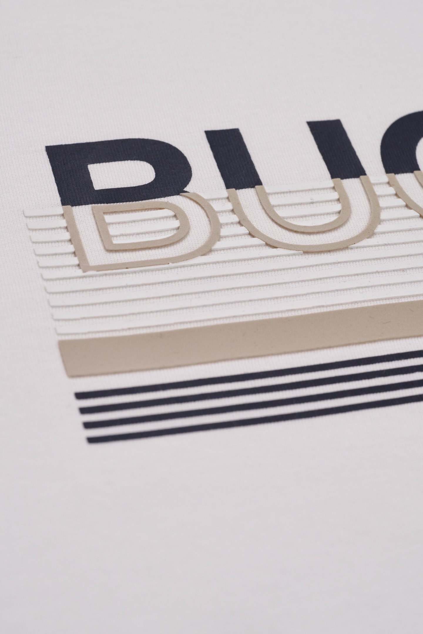 bugatti T-Shirt, mit gummiertem Logo-Print