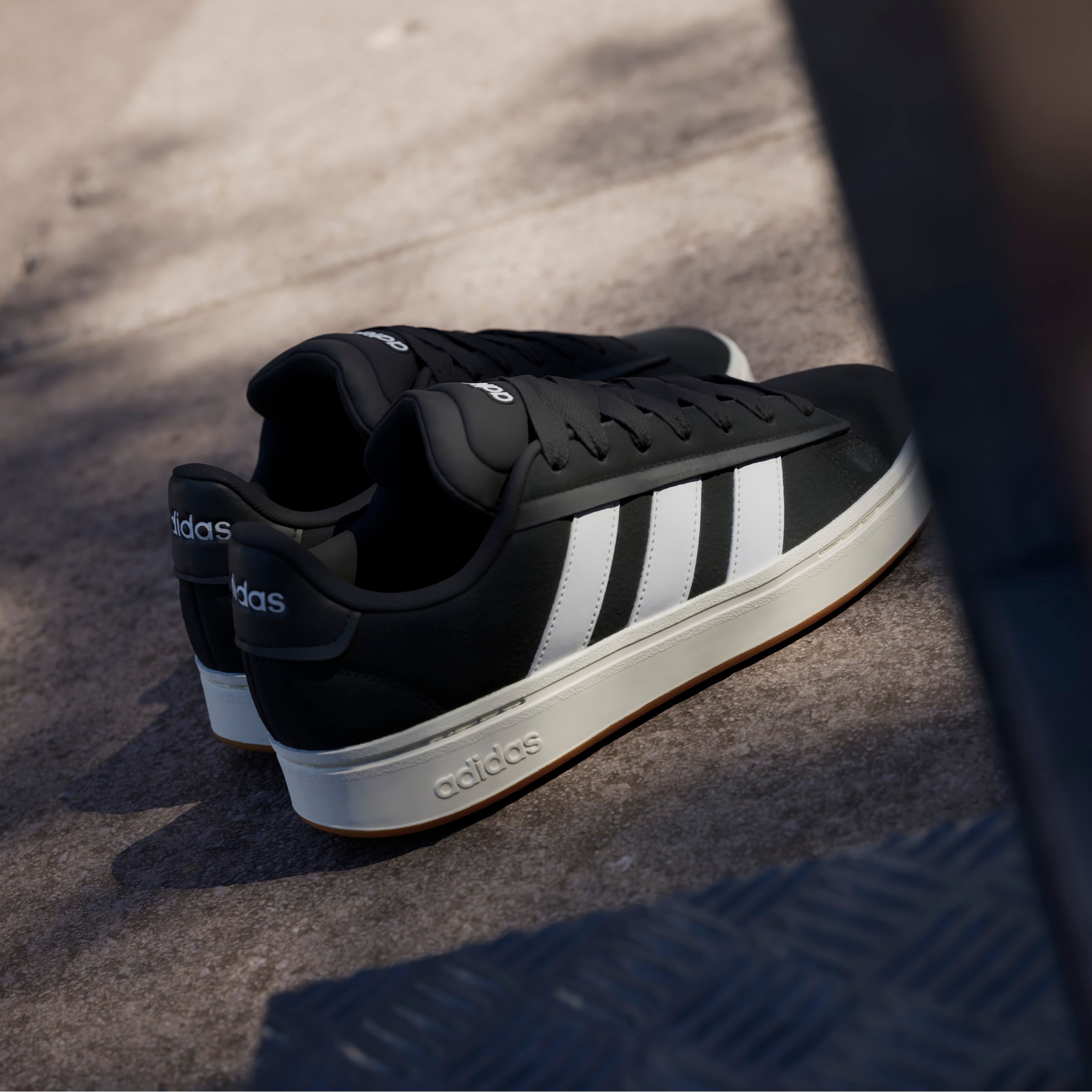 adidas Sportswear Sneaker »GRAND COURT ALPHA«  Design inspiriert vom adidas Campus 00