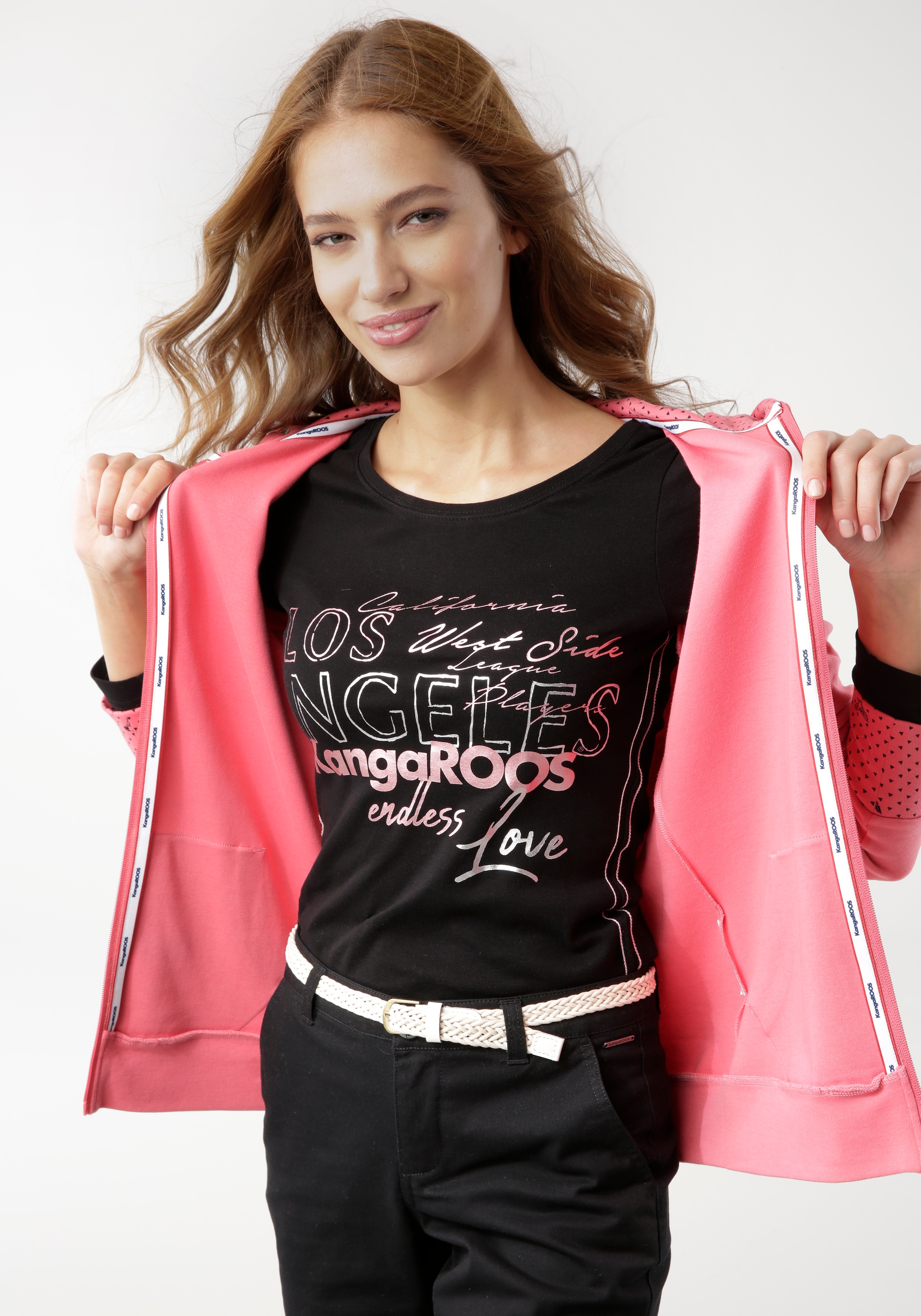 KangaROOS Langarmshirt, sehr figurbetonte Passform, aus dehnbarer Rippware