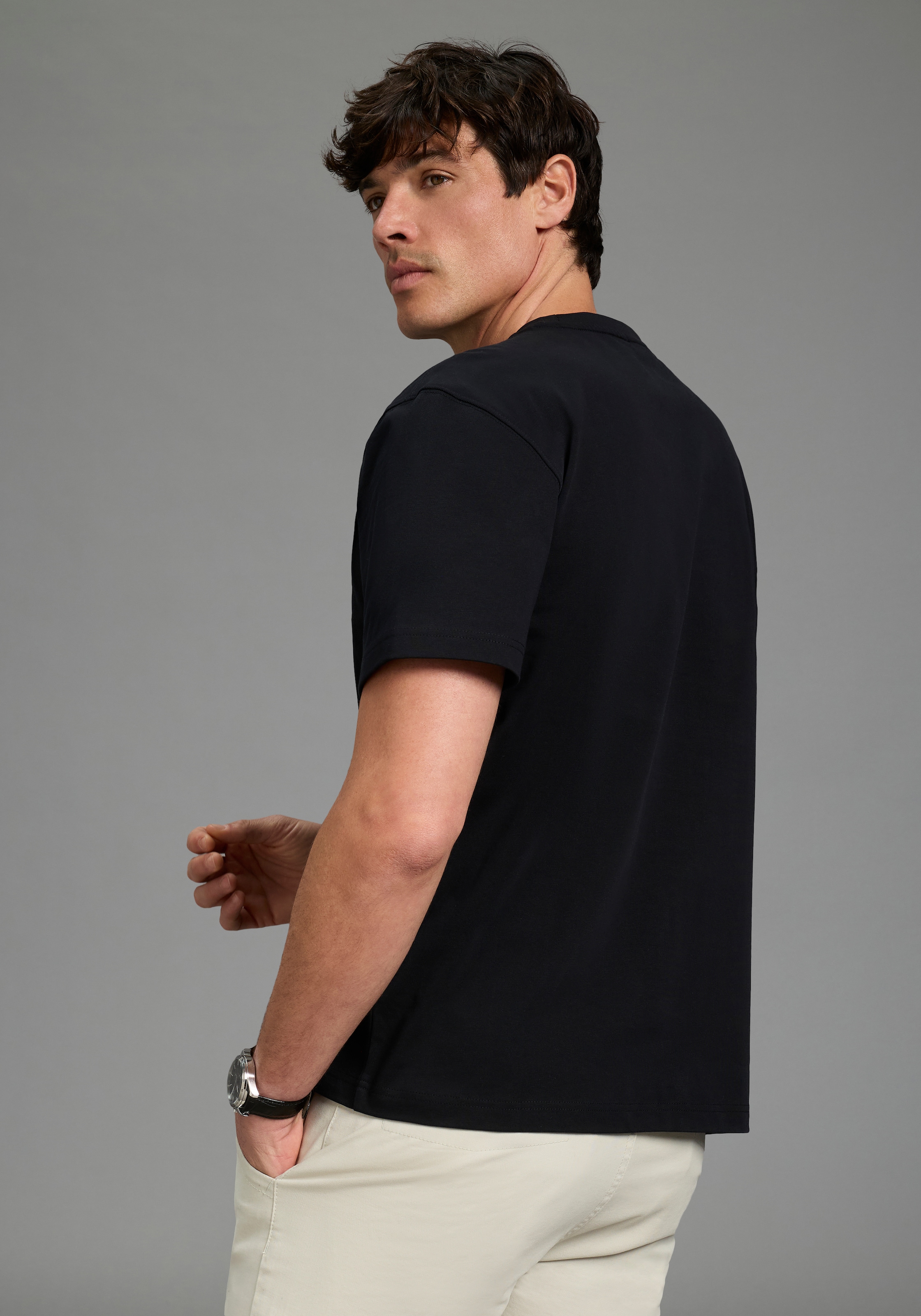 Bruno Banani T-Shirt Kurzarmshirt, lässige Passform, unifarben, aus Single Jersey