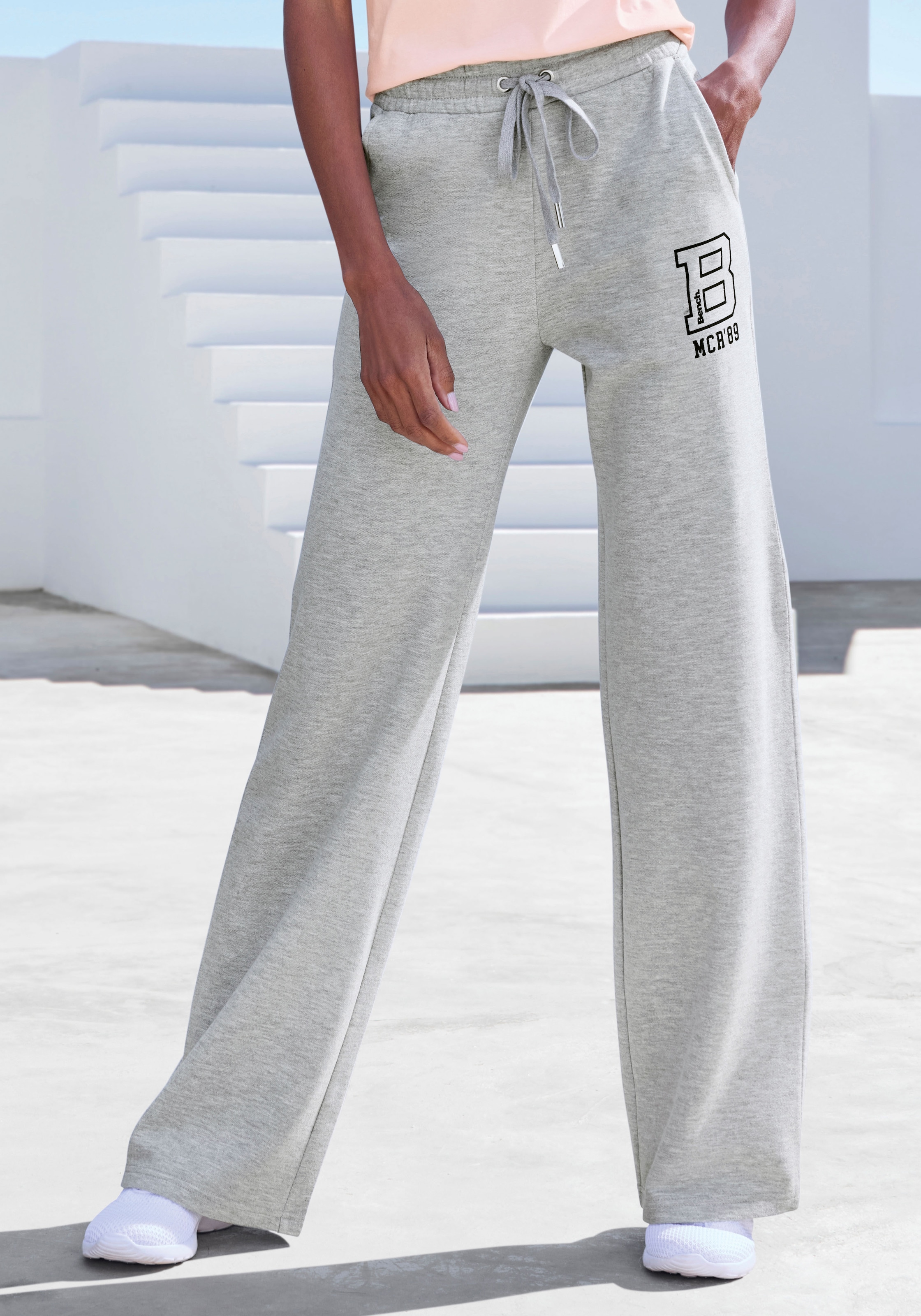 Bench. Loungewear Jogginghose  extra weit, innen leicht angeraut, Loungewear