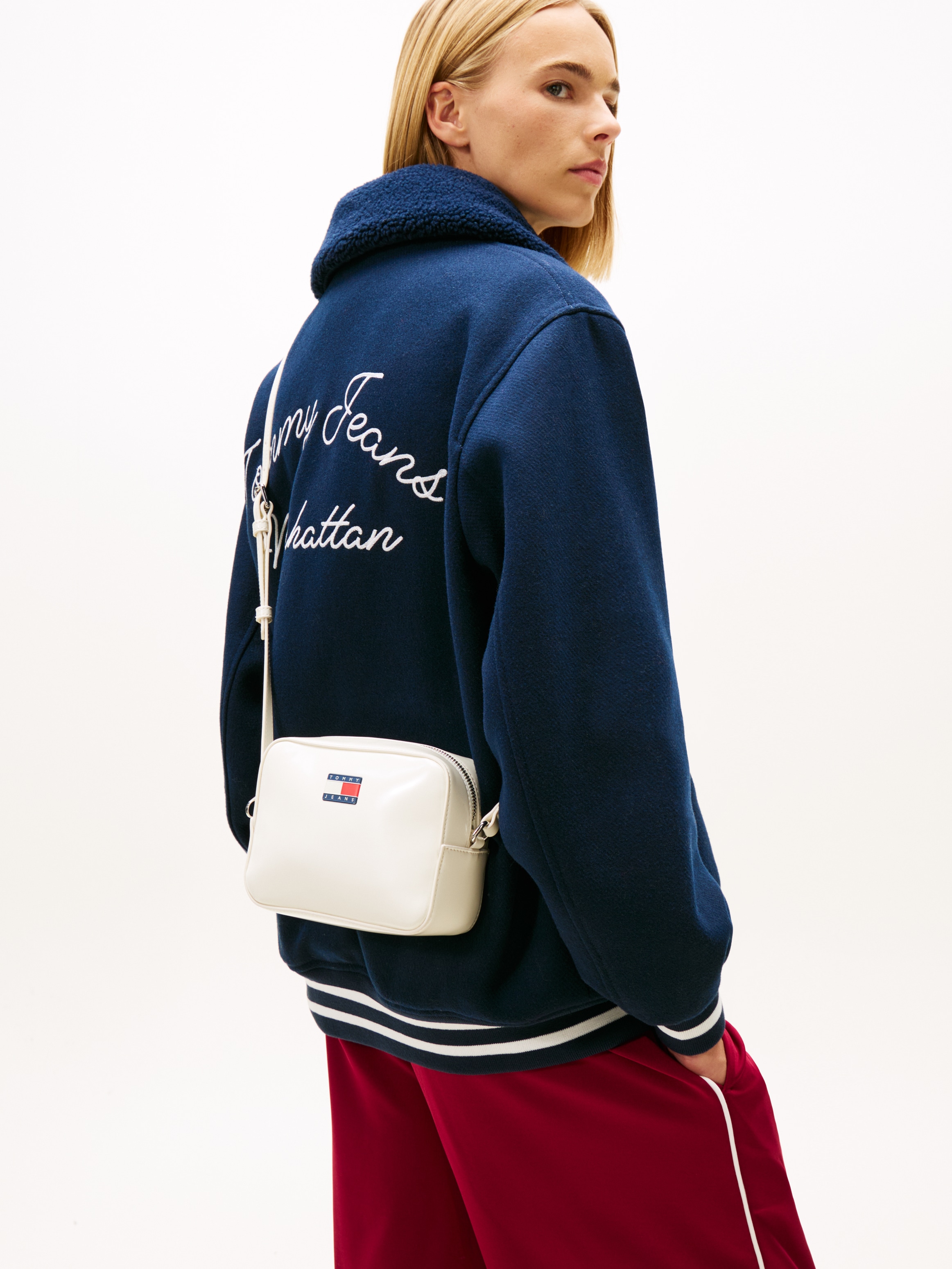 Tommy Jeans Umhängetasche »TJW MUST CAMERA BAG« , Damen Schultertasche, Minibag, Kamerabag mit typischer Logoflagge