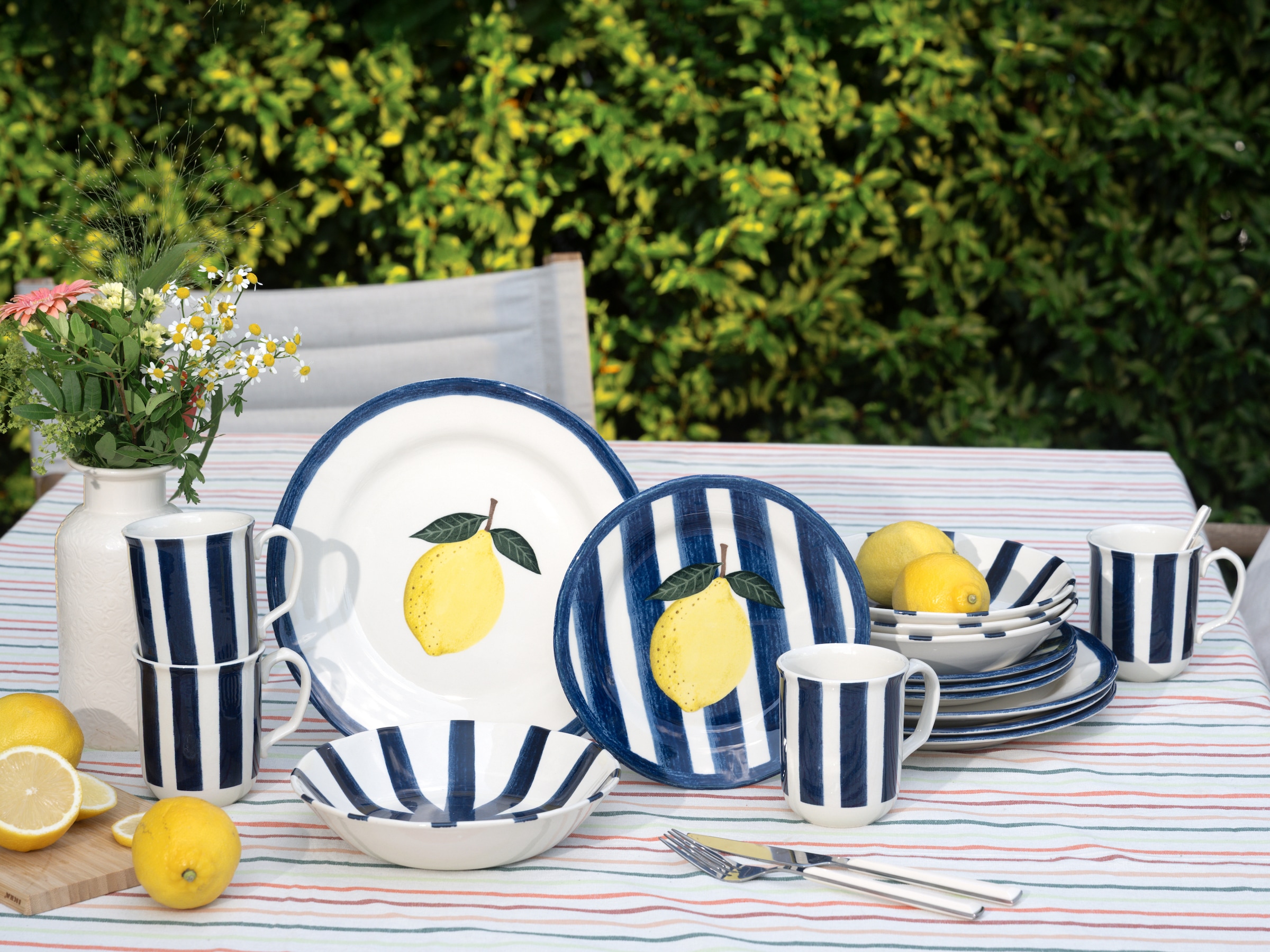 CreaTable Kombiservice »Summer Stripes, Service 16-tlg.« Moderne Fahnenform, Frisch- Fröhliche Farbkombination