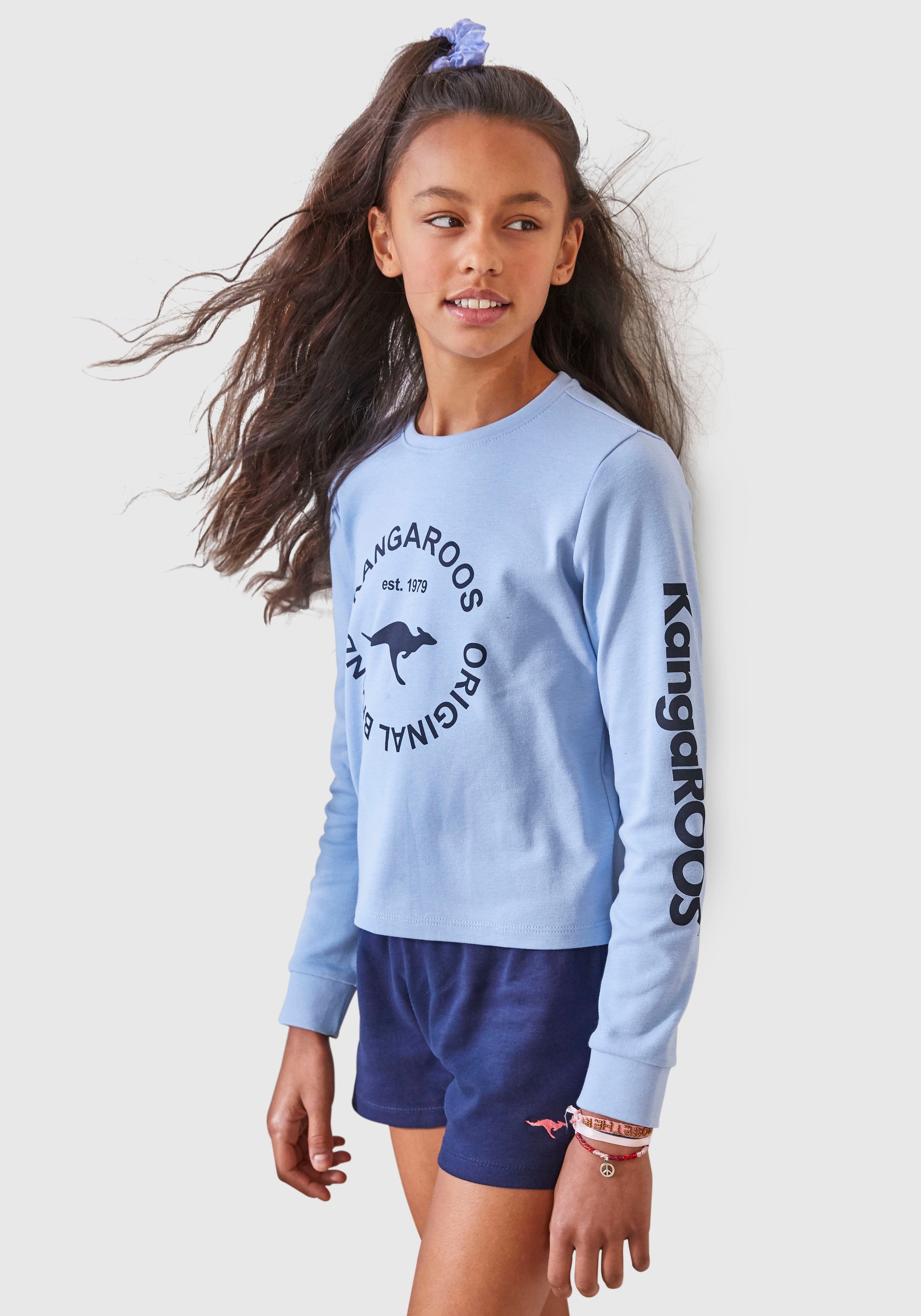 KangaROOS Langarmshirt, in kurzer Form mit Ärmeldruck