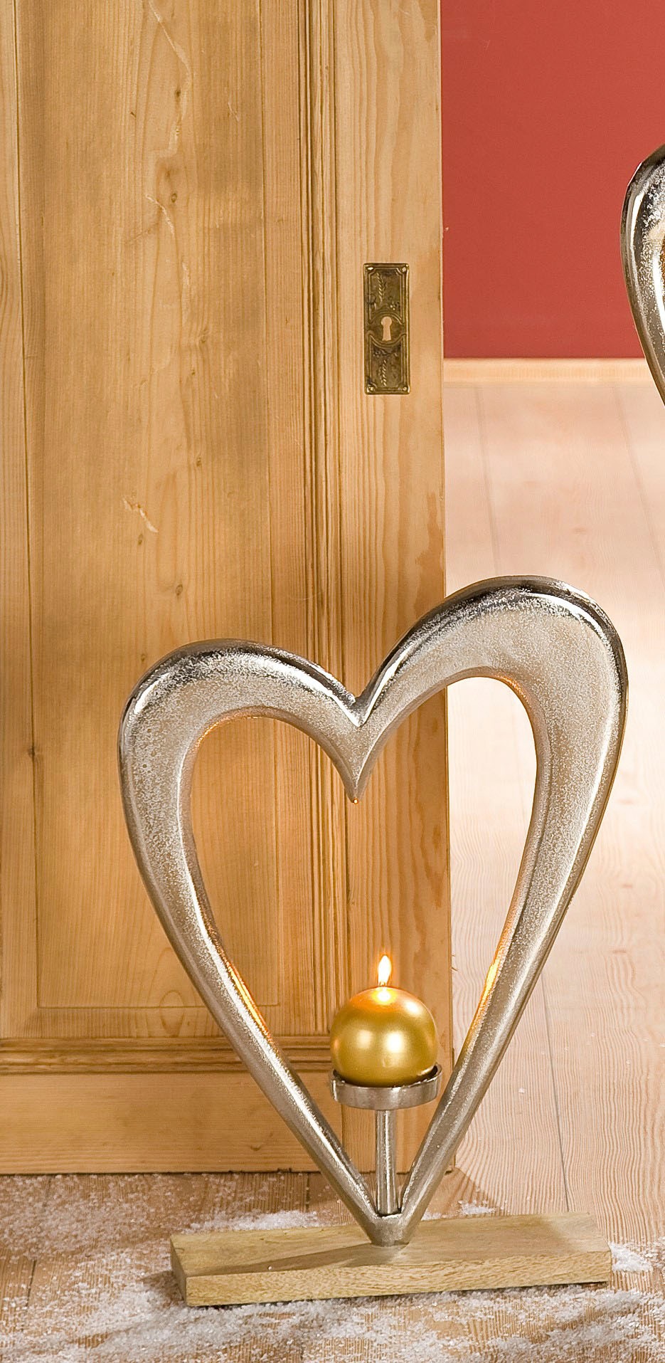 GILDE Dekoobjekt »Kerzenleuchter Großes Herz, silber«, (1 St.), Höhe 52 cm, mit Kerzenhalter, aus Metall, Sockel aus Holz, dekorativ im Esszimmer & Wohnzimmer