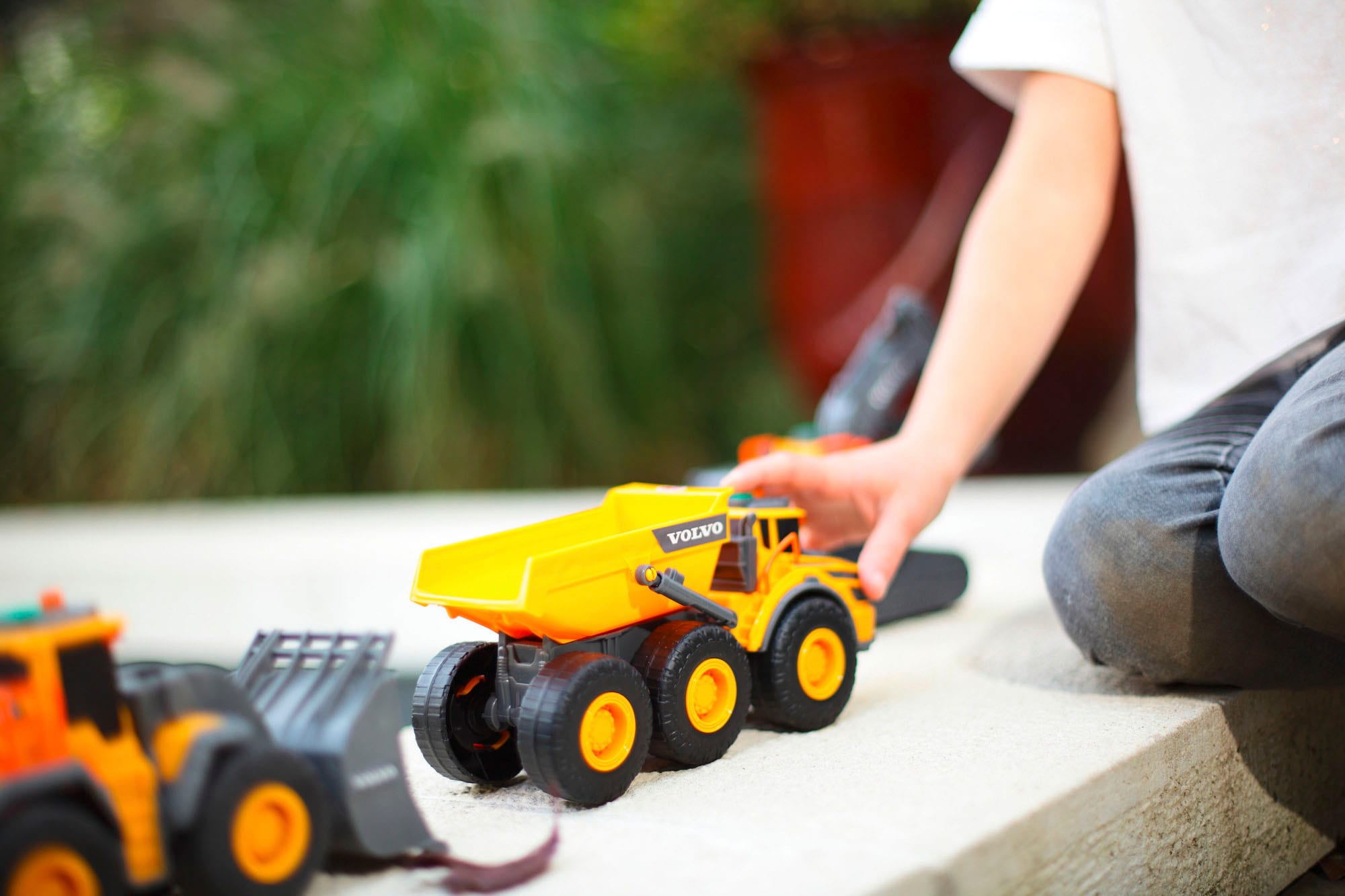 Dickie Toys Spielzeug-Baumaschine »Volvo Articulated Hauler«, mit Licht & Sound