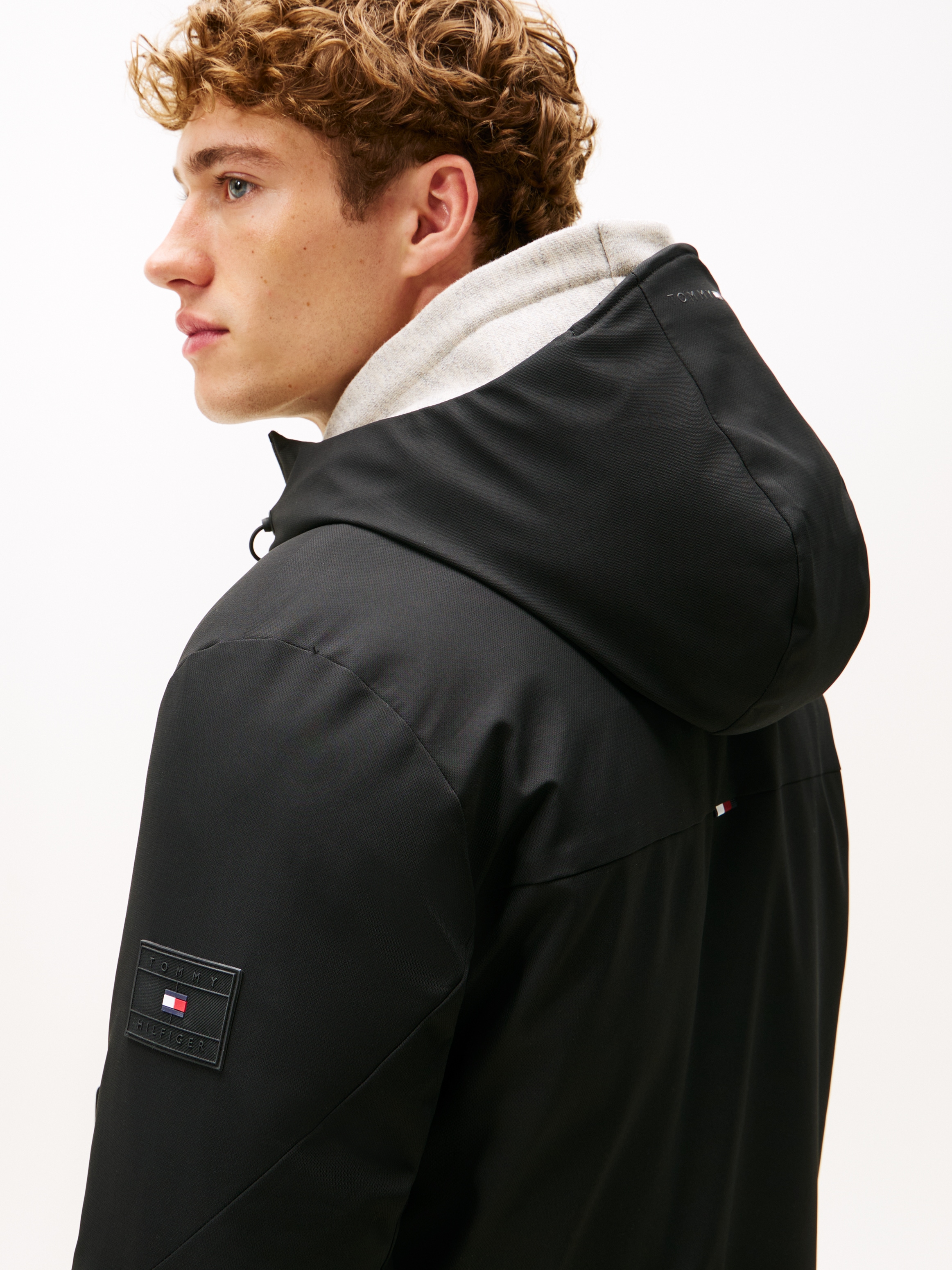 Tommy Hilfiger Funktionsjacke »TECH HOODED SHORT PADDED JACKET«, mit Kapuze, Winterjacke, Outdoorjacke